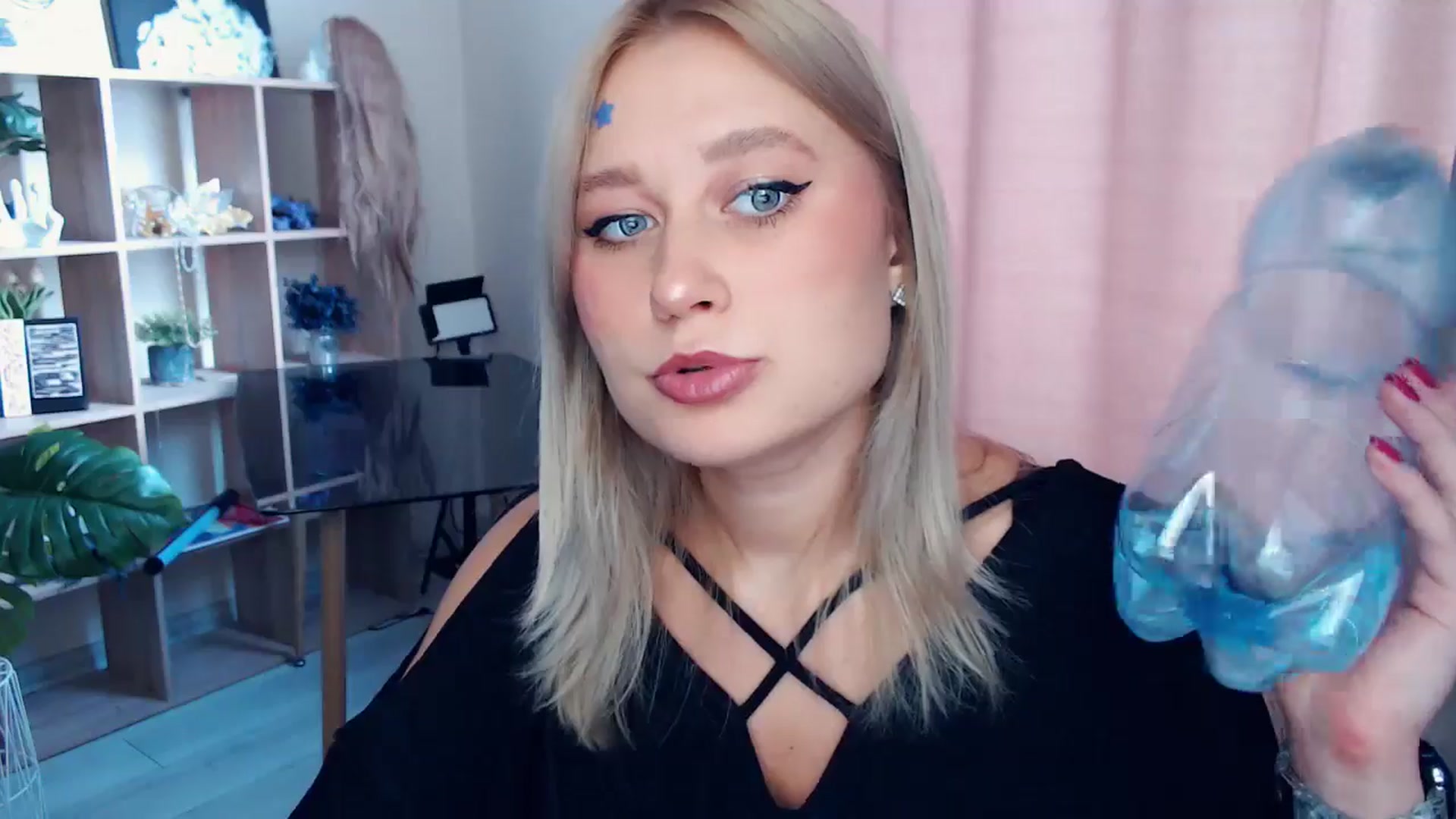 Gallery image thumbnail from Kukla_kolduna's myfreecams stream on, 11/15/2025, 09:04 image 18 of 20