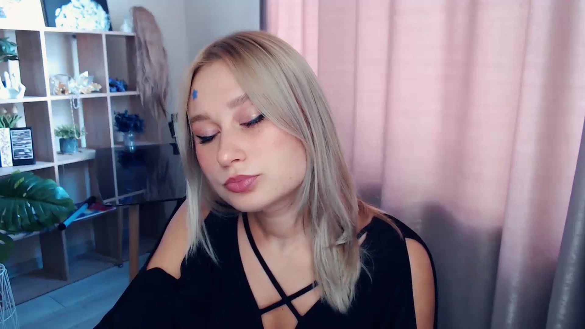 Gallery image thumbnail from Kukla_kolduna's myfreecams stream on, 11/15/2025, 09:42 image 8 of 20