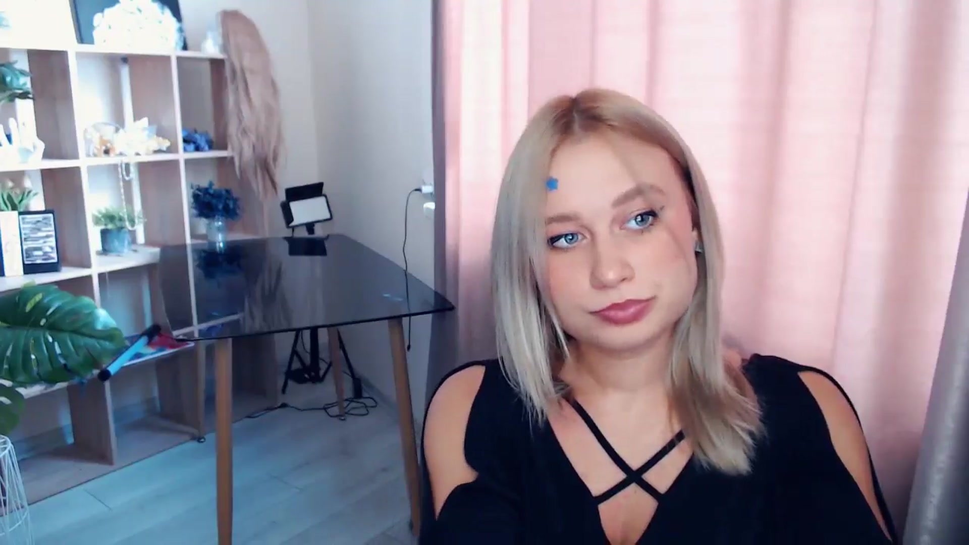 Gallery image thumbnail from Kukla_kolduna's myfreecams stream on, 11/15/2025, 09:42 image 11 of 20