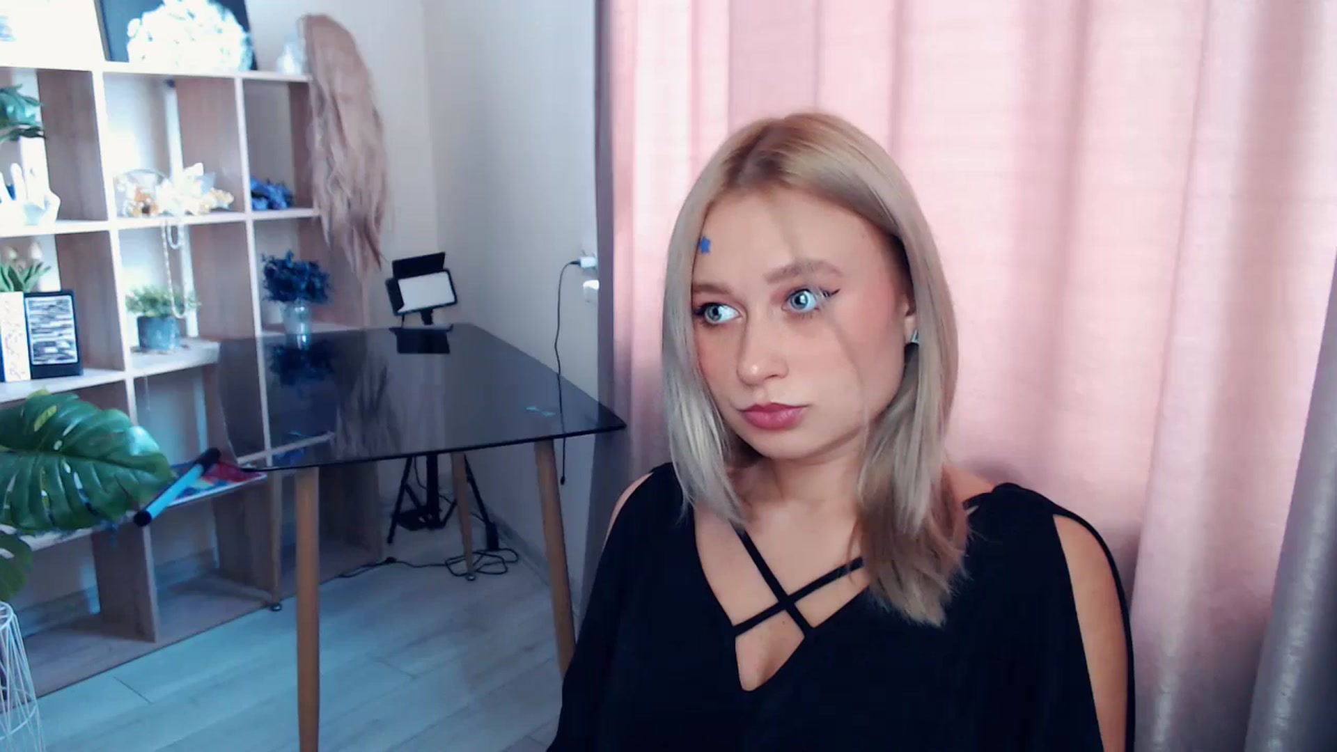 Gallery image thumbnail from Kukla_kolduna's myfreecams stream on, 11/15/2025, 09:42 image 10 of 20
