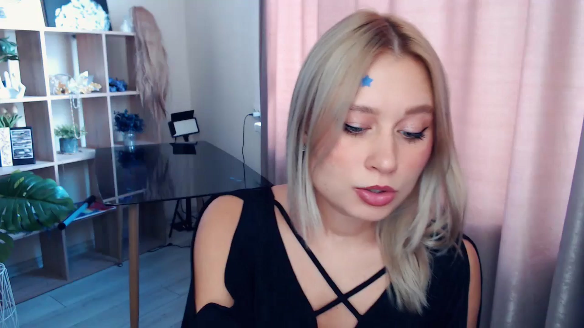 Gallery image thumbnail from Kukla_kolduna's myfreecams stream on, 11/15/2025, 09:42 image 7 of 20