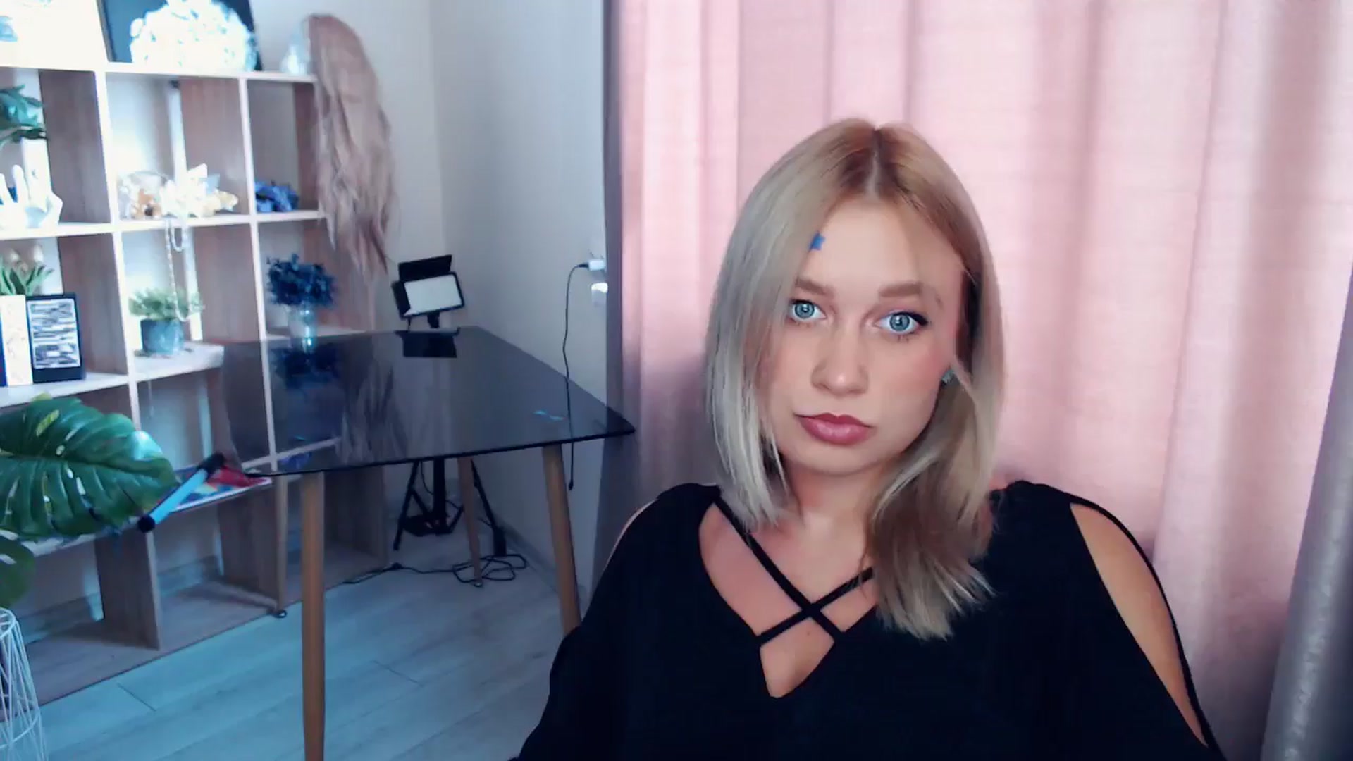 Gallery image thumbnail from Kukla_kolduna's myfreecams stream on, 11/15/2025, 09:42 image 12 of 20