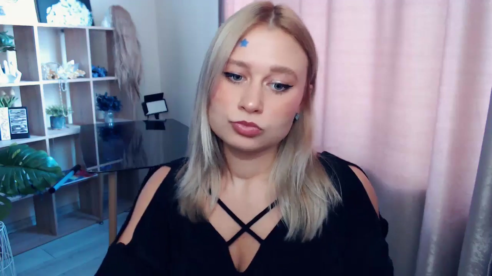 Gallery image thumbnail from Kukla_kolduna's myfreecams stream on, 11/15/2025, 09:42 image 2 of 20