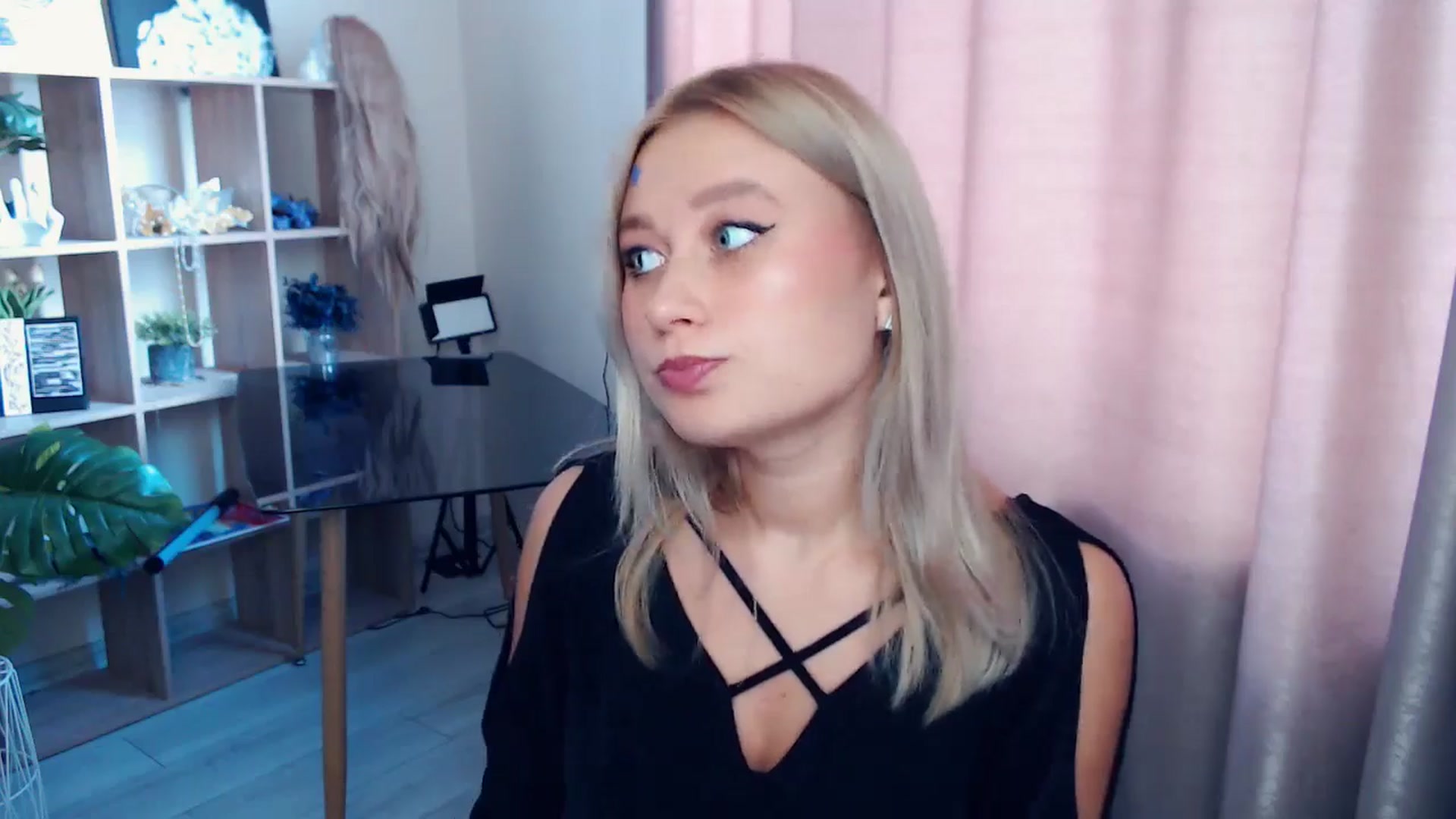 Gallery image thumbnail from Kukla_kolduna's myfreecams stream on, 11/15/2025, 09:42 image 4 of 20