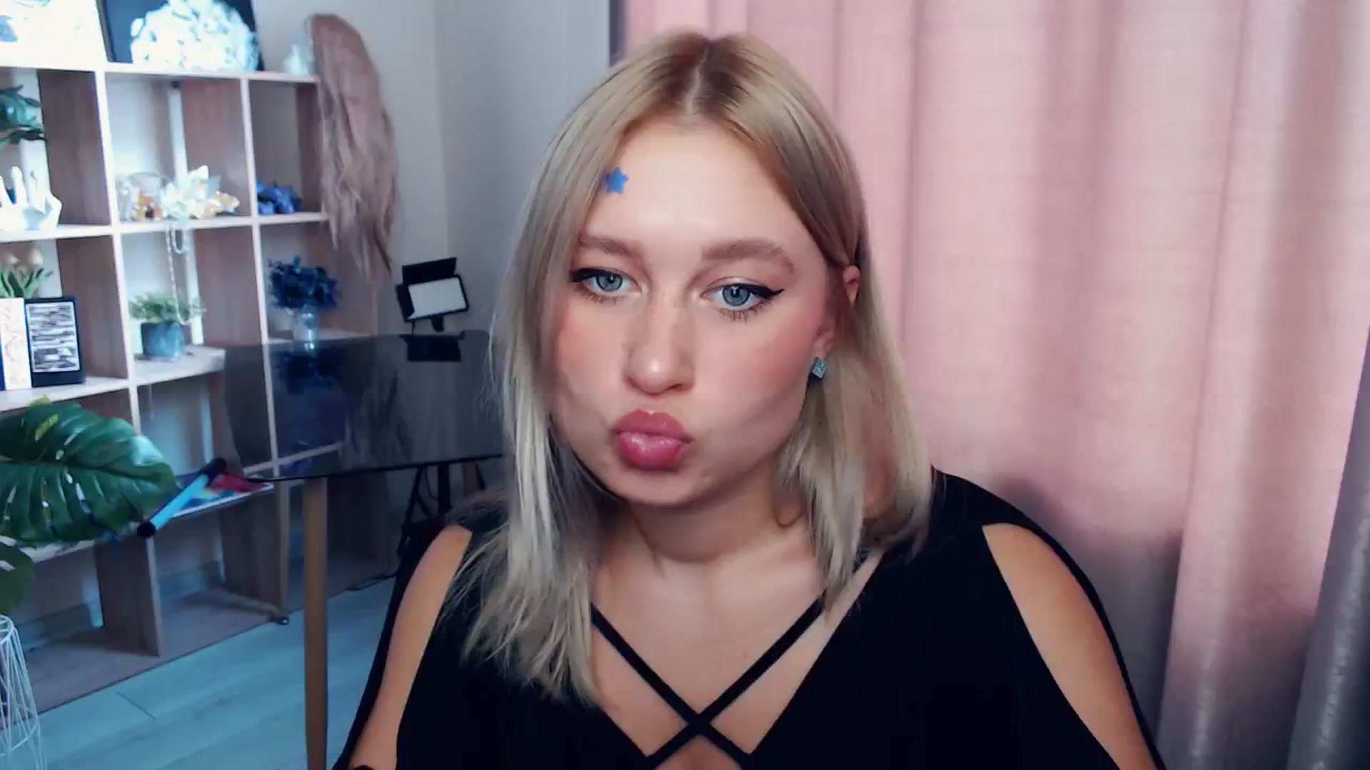 Gallery image thumbnail from Kukla_kolduna's myfreecams stream on, 11/15/2025, 10:53 image 1 of 20