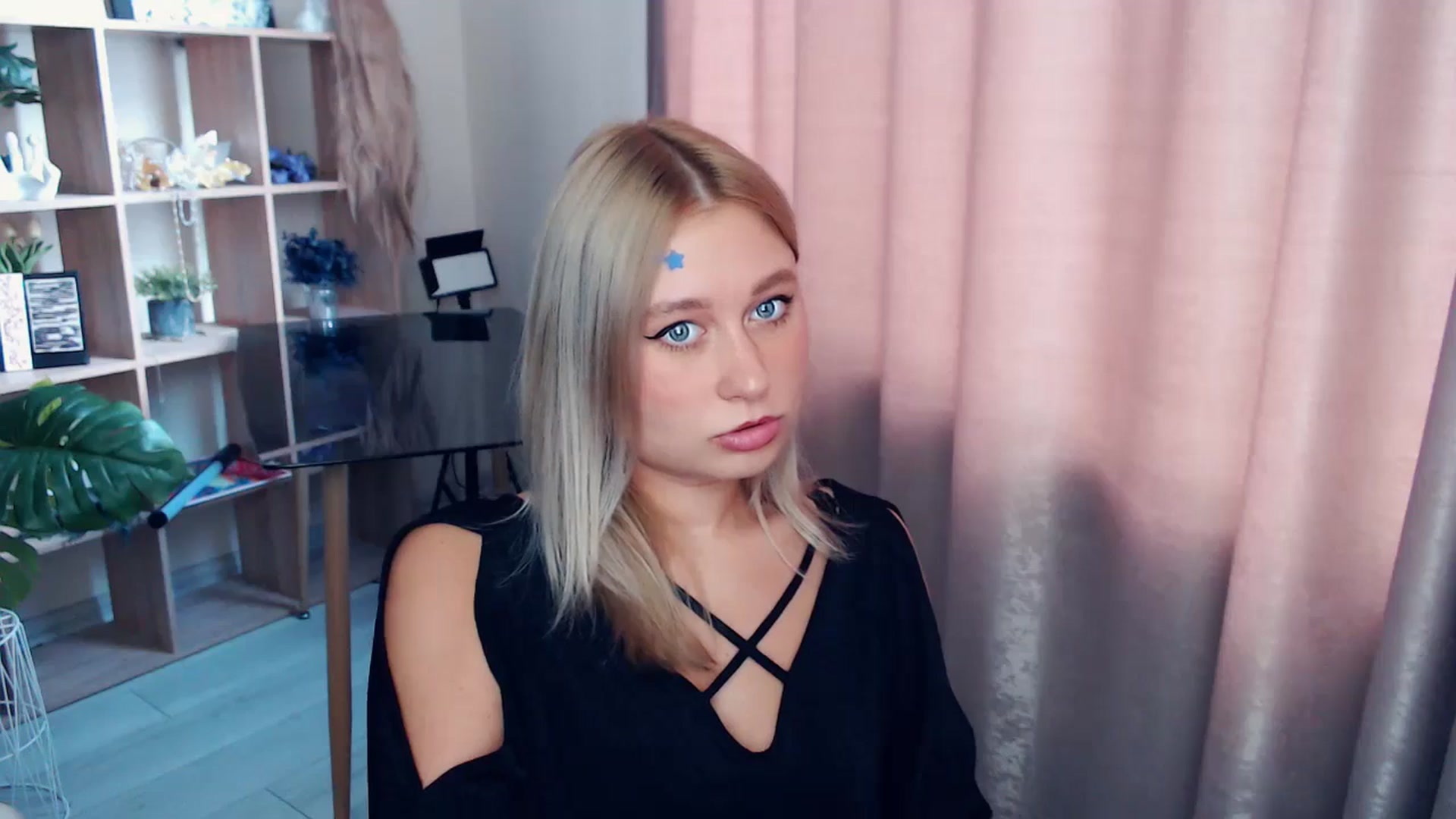 Gallery image thumbnail from Kukla_kolduna's myfreecams stream on, 11/15/2025, 10:53 image 19 of 20