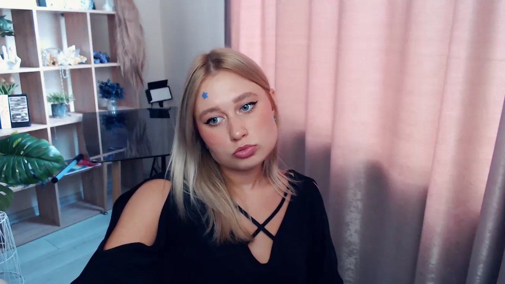 Gallery image thumbnail from Kukla_kolduna's myfreecams stream on, 11/15/2025, 10:53 image 16 of 20