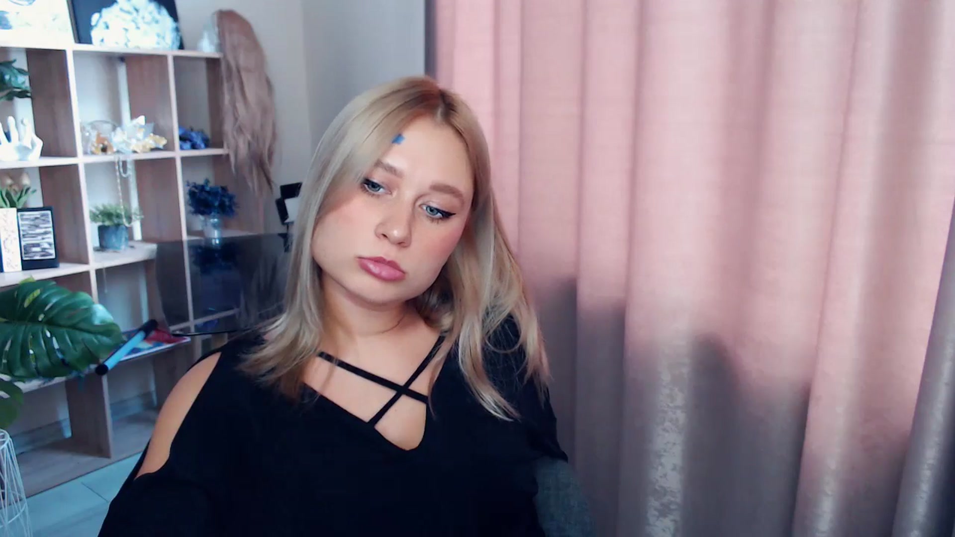 Gallery image thumbnail from Kukla_kolduna's myfreecams stream on, 11/15/2025, 10:53 image 14 of 20