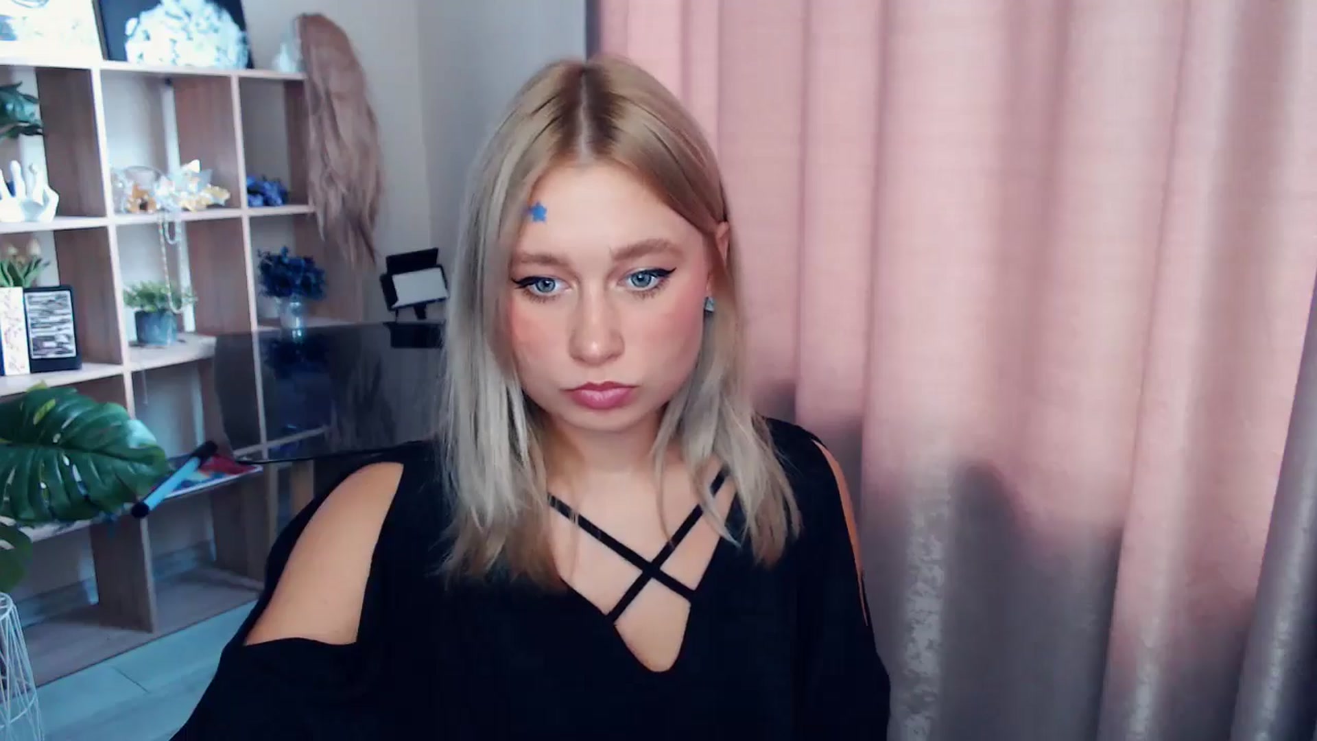 Gallery image thumbnail from Kukla_kolduna's myfreecams stream on, 11/15/2025, 10:53 image 10 of 20