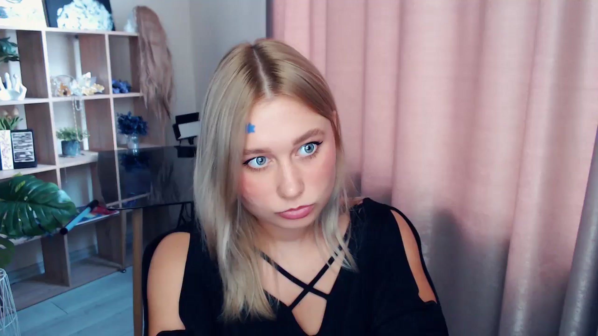 Gallery image thumbnail from Kukla_kolduna's myfreecams stream on, 11/15/2025, 10:53 image 13 of 20