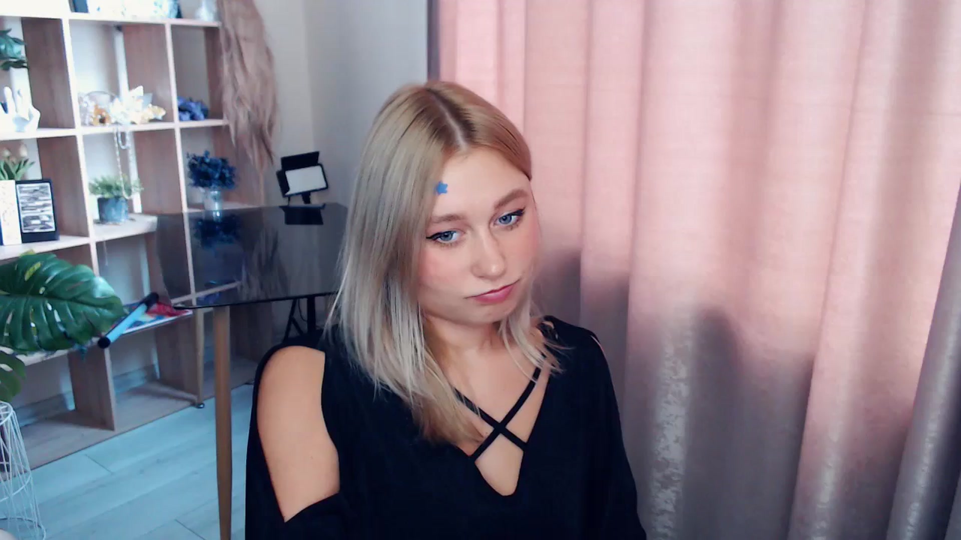Gallery image thumbnail from Kukla_kolduna's myfreecams stream on, 11/15/2025, 10:53 image 18 of 20