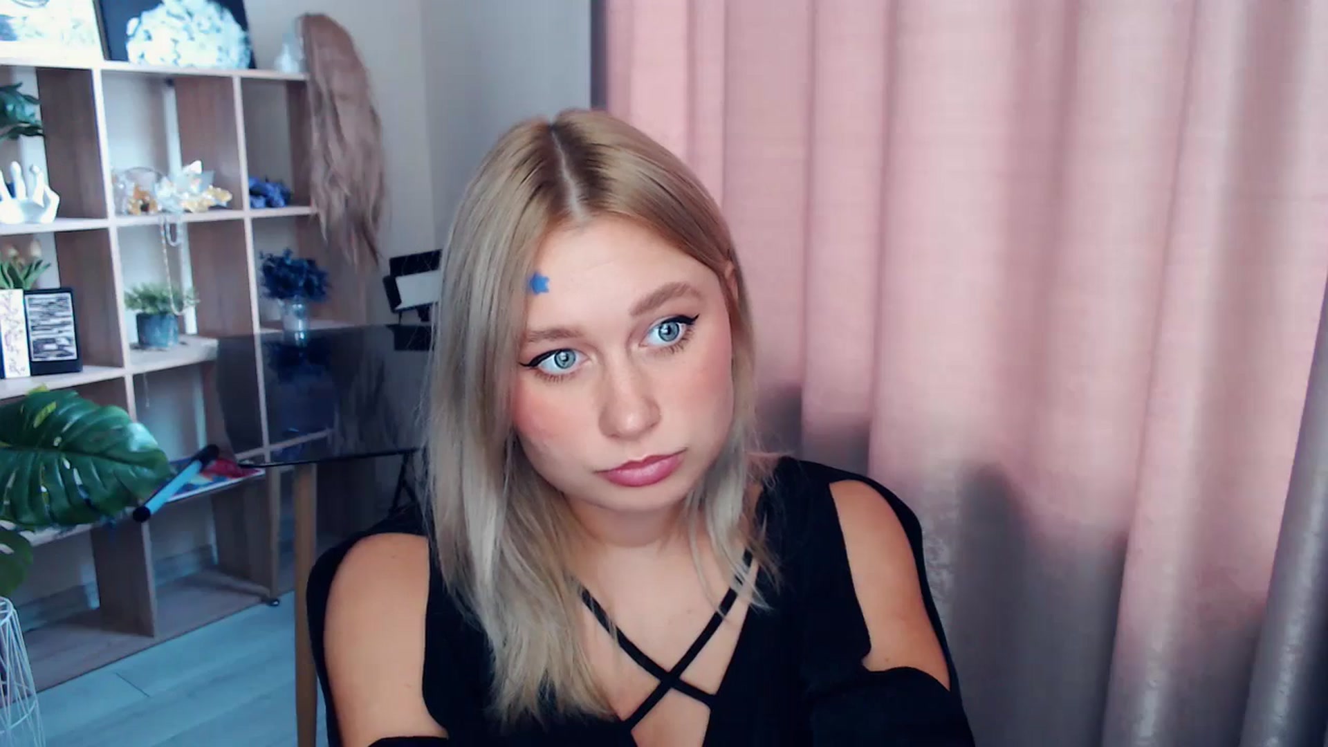 Gallery image thumbnail from Kukla_kolduna's myfreecams stream on, 11/15/2025, 10:53 image 15 of 20