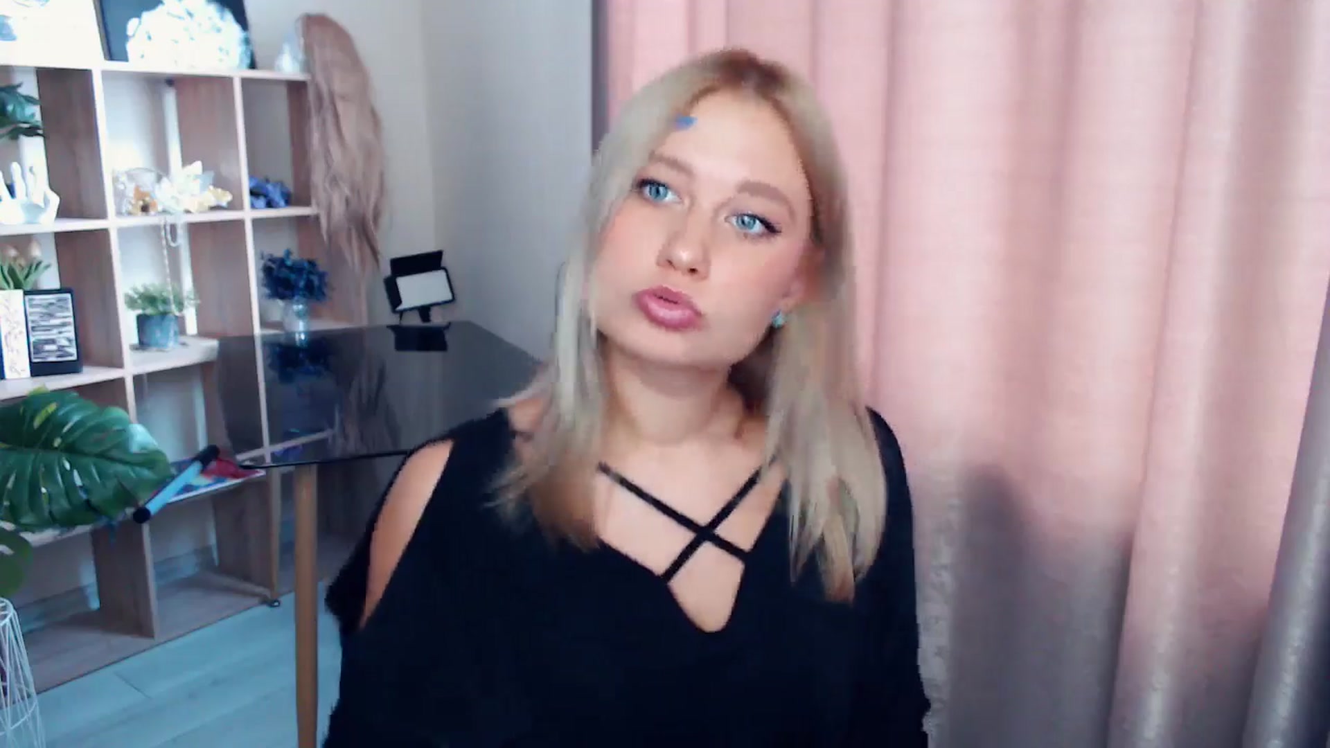Gallery image thumbnail from Kukla_kolduna's myfreecams stream on, 11/15/2025, 10:53 image 7 of 20