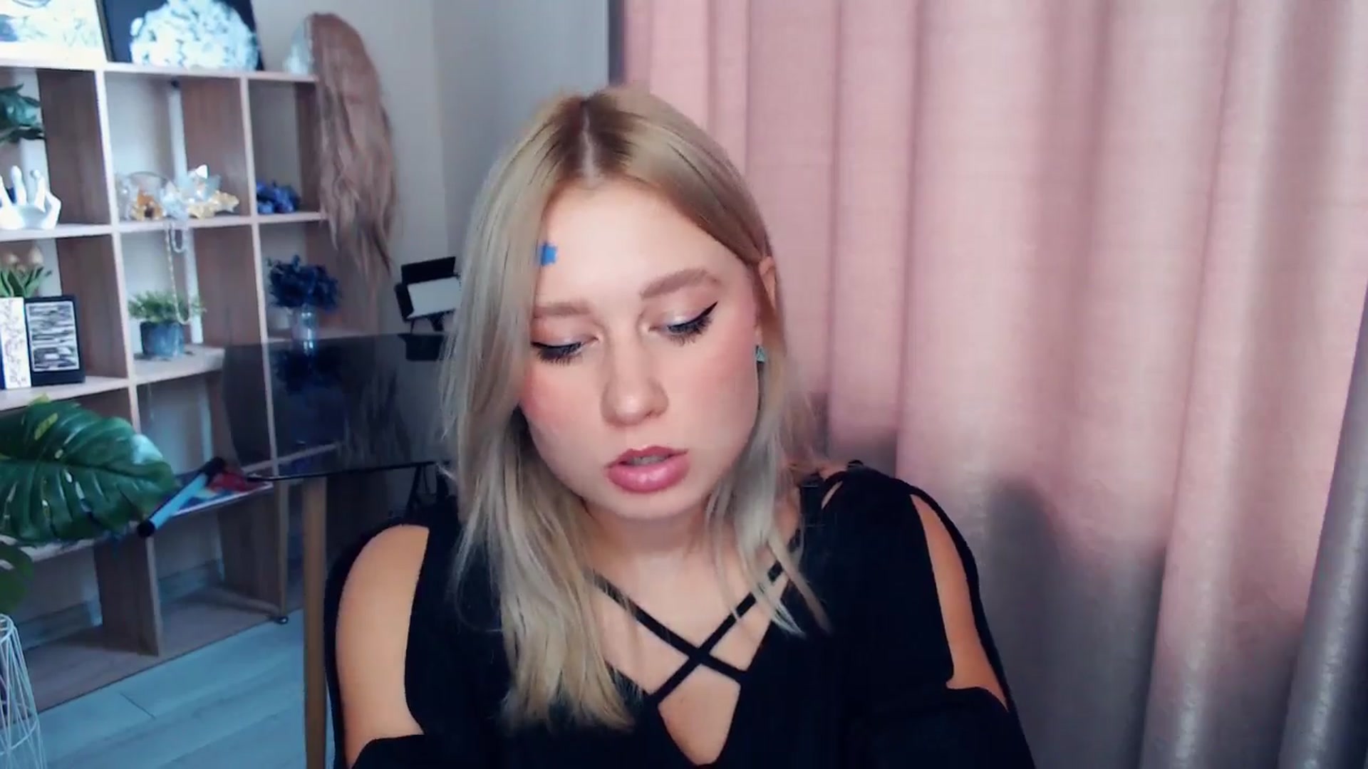 Gallery image thumbnail from Kukla_kolduna's myfreecams stream on, 11/15/2025, 10:53 image 12 of 20