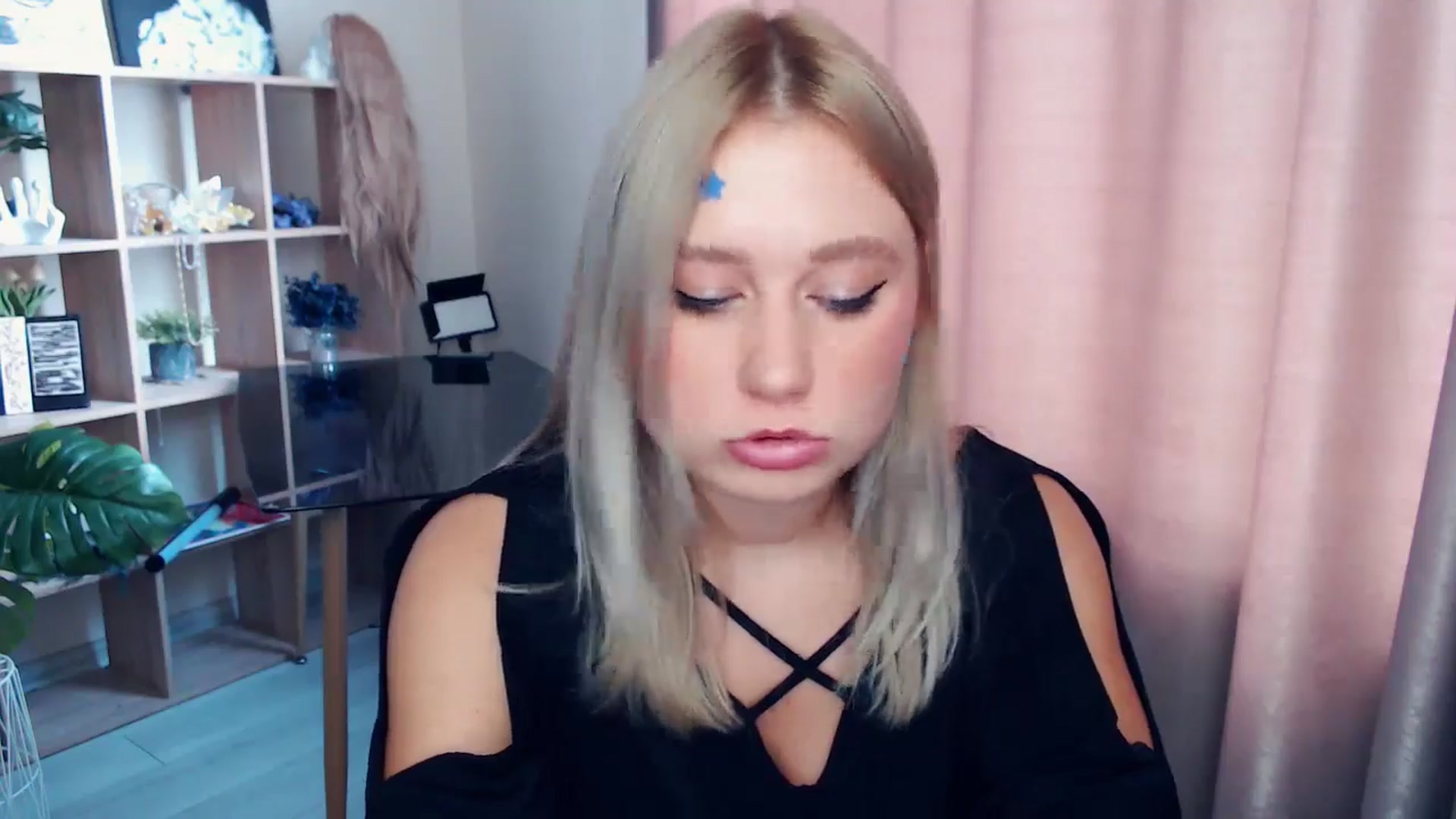 Gallery image thumbnail from Kukla_kolduna's myfreecams stream on, 11/15/2025, 10:53 image 6 of 20