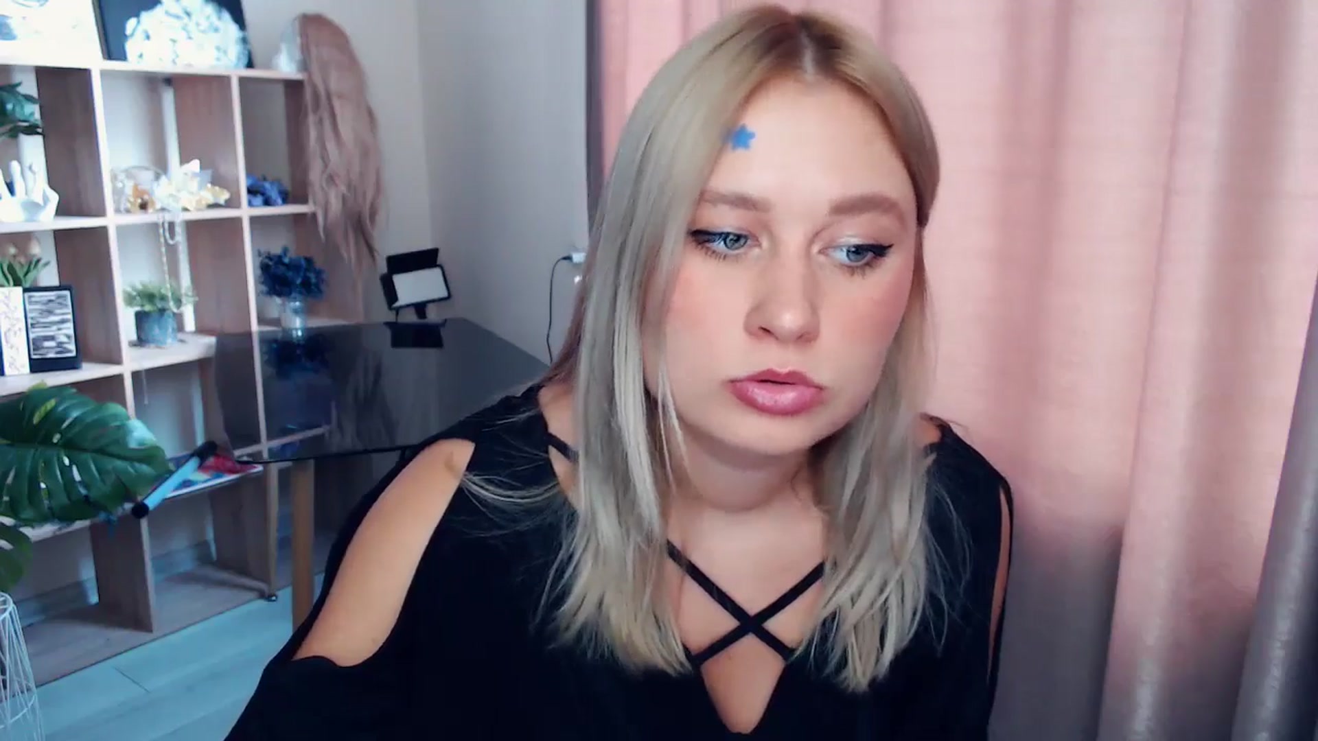 Gallery image thumbnail from Kukla_kolduna's myfreecams stream on, 11/15/2025, 10:53 image 5 of 20