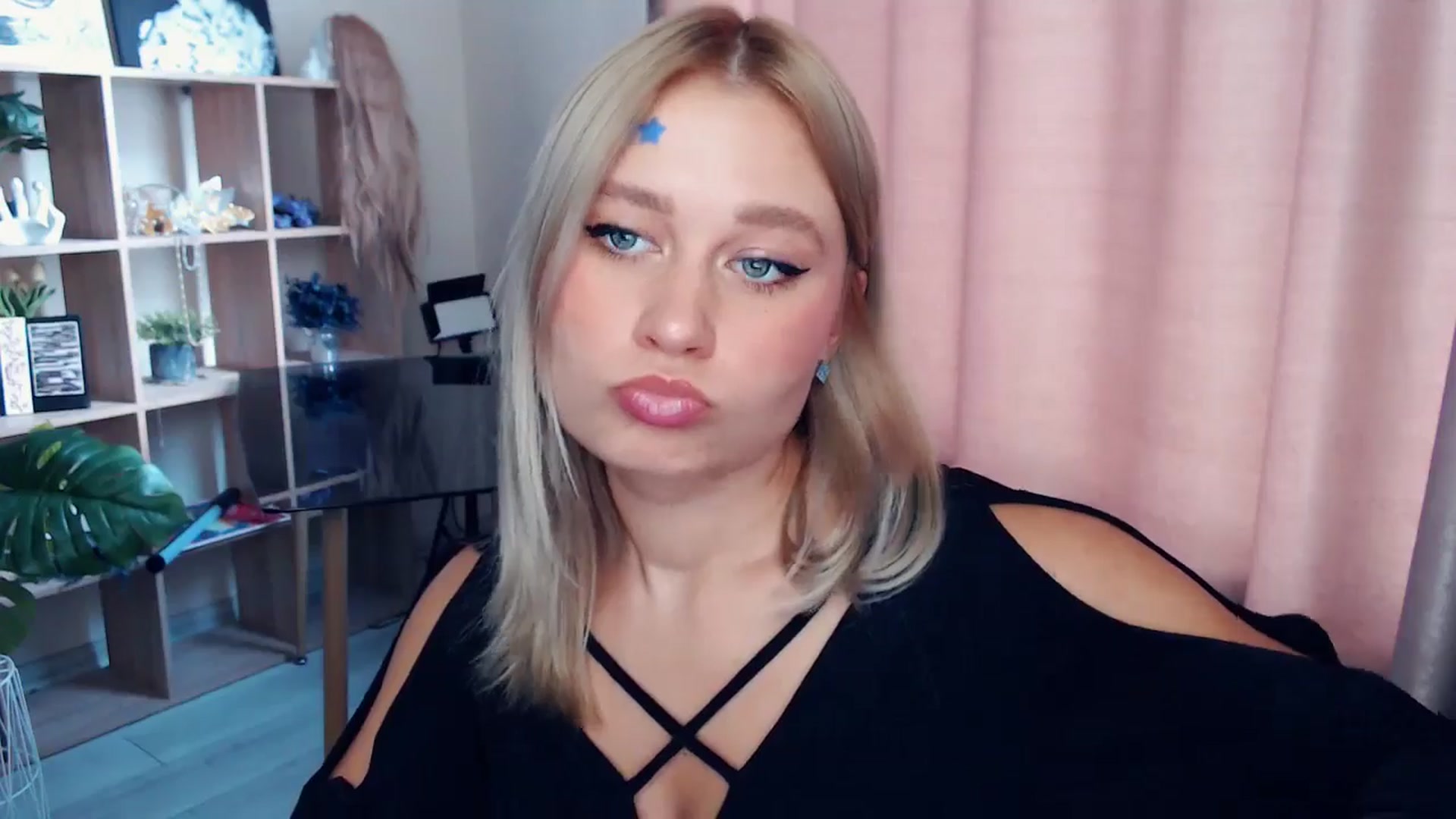 Gallery image thumbnail from Kukla_kolduna's myfreecams stream on, 11/15/2025, 10:53 image 4 of 20