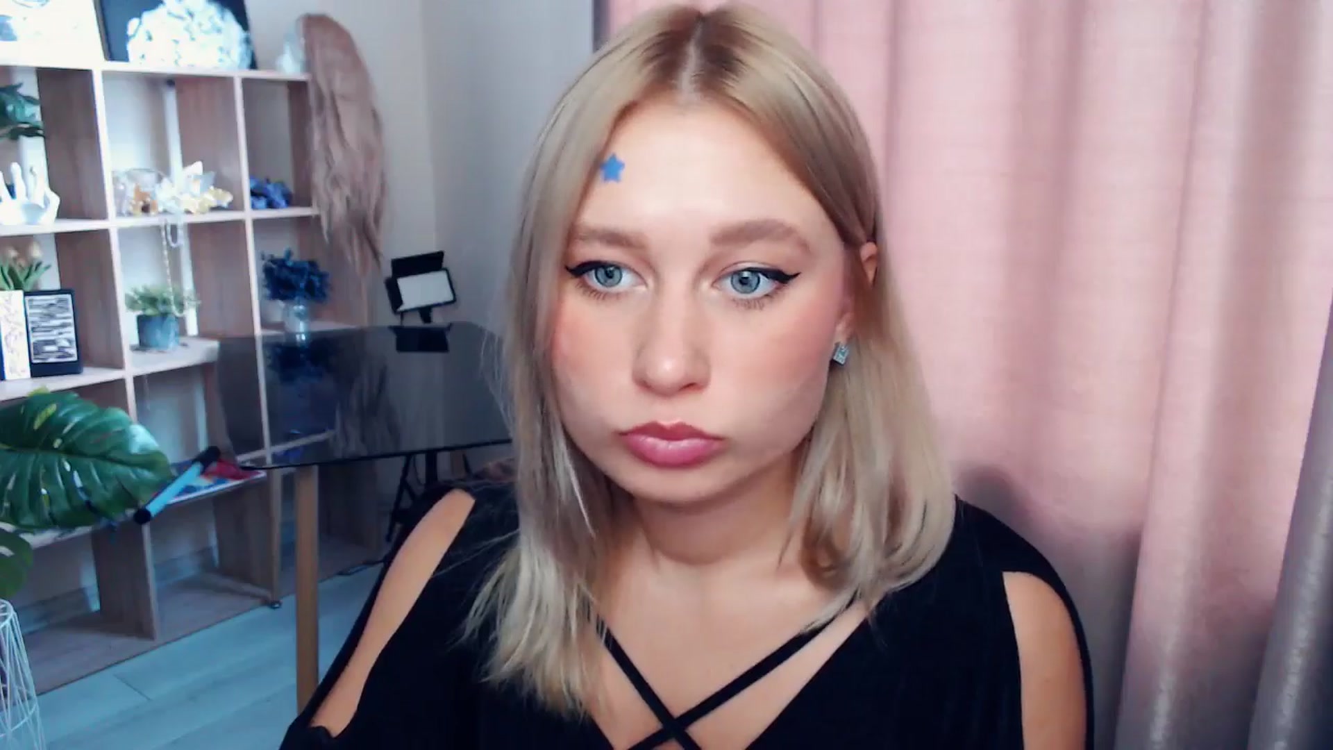 Gallery image thumbnail from Kukla_kolduna's myfreecams stream on, 11/15/2025, 10:53 image 3 of 20