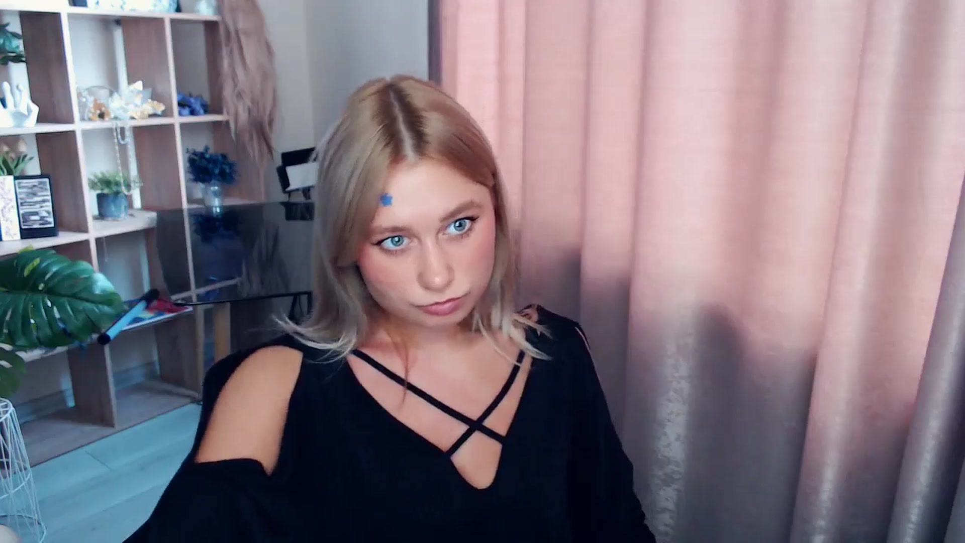Gallery image thumbnail from Kukla_kolduna's myfreecams stream on, 11/15/2025, 11:21 image 12 of 20