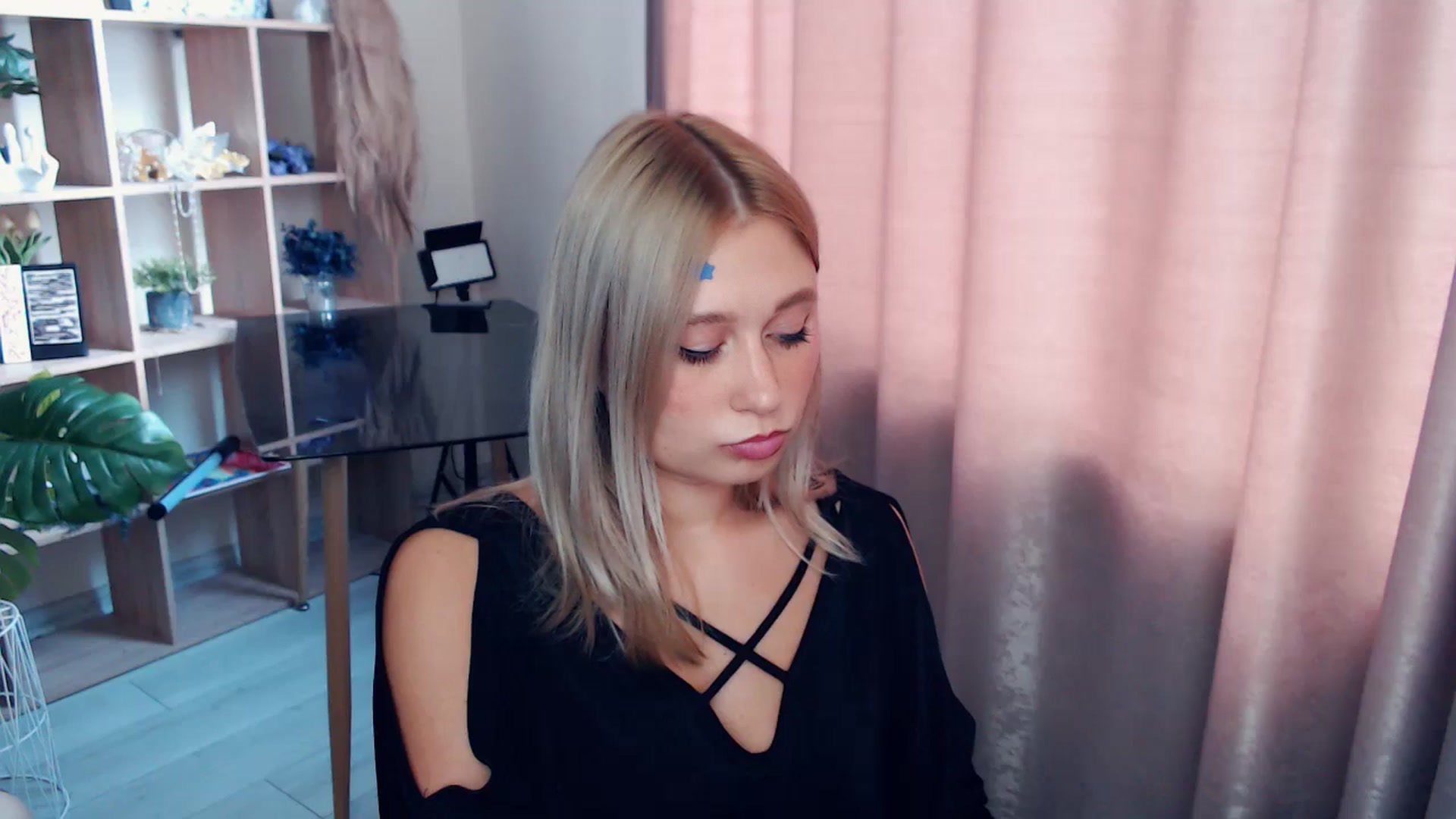 Gallery image thumbnail from Kukla_kolduna's myfreecams stream on, 11/15/2025, 11:21 image 7 of 20