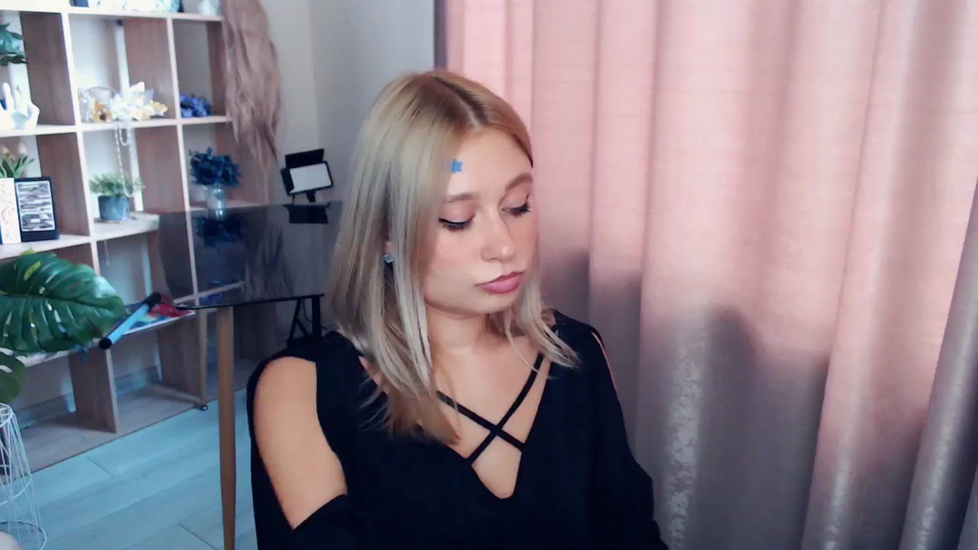 Gallery image thumbnail from Kukla_kolduna's myfreecams stream on, 11/15/2025, 11:21 image 3 of 20