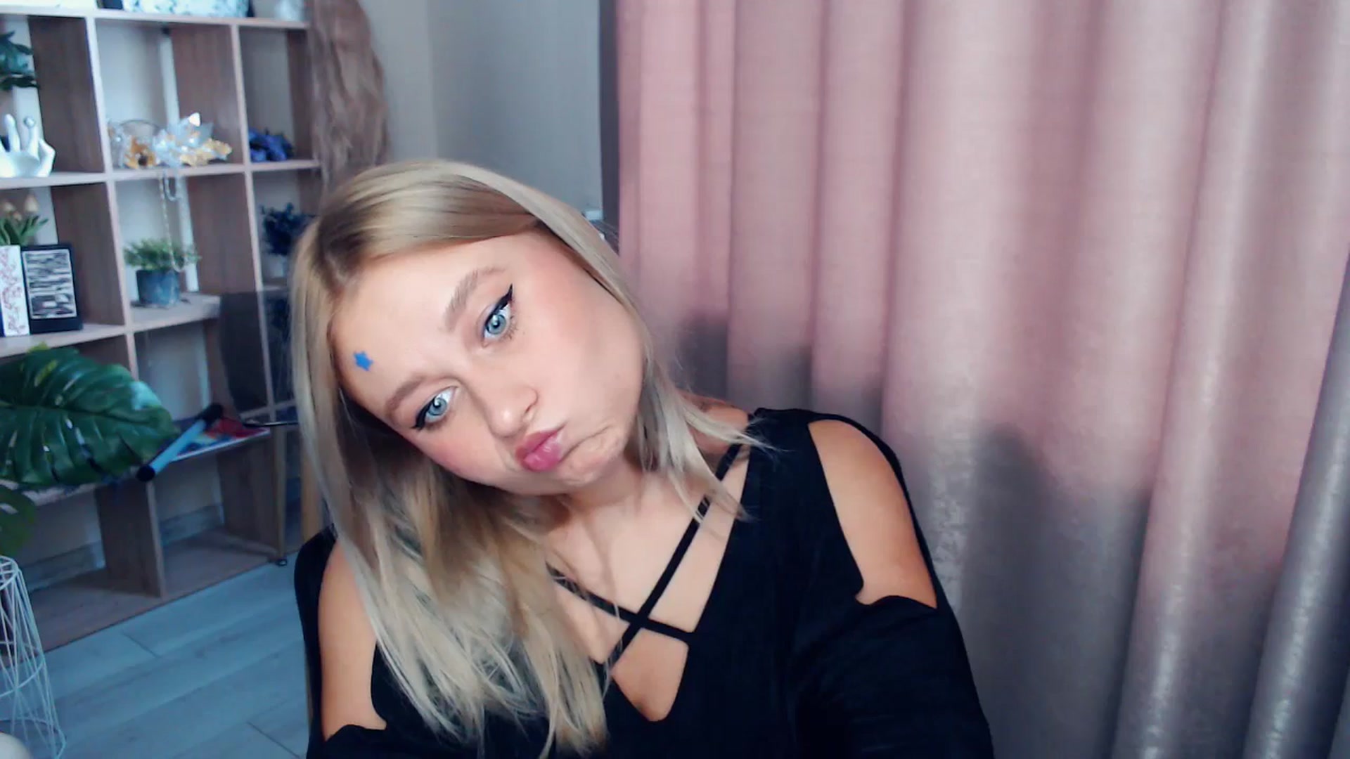 Gallery image thumbnail from Kukla_kolduna's myfreecams stream on, 11/15/2025, 11:21 image 18 of 20