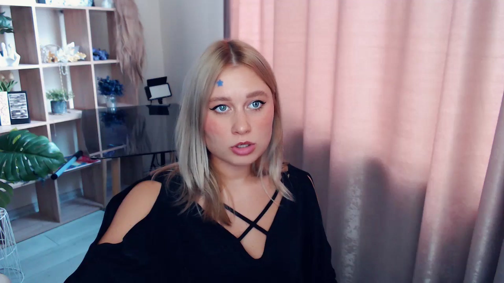 Gallery image thumbnail from Kukla_kolduna's myfreecams stream on, 11/15/2025, 11:21 image 6 of 20