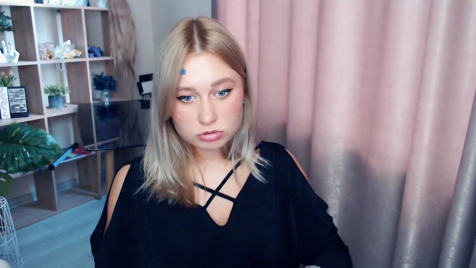 Gallery image thumbnail from Kukla_kolduna's myfreecams stream on, 11/15/2025, 11:21 image 17 of 20
