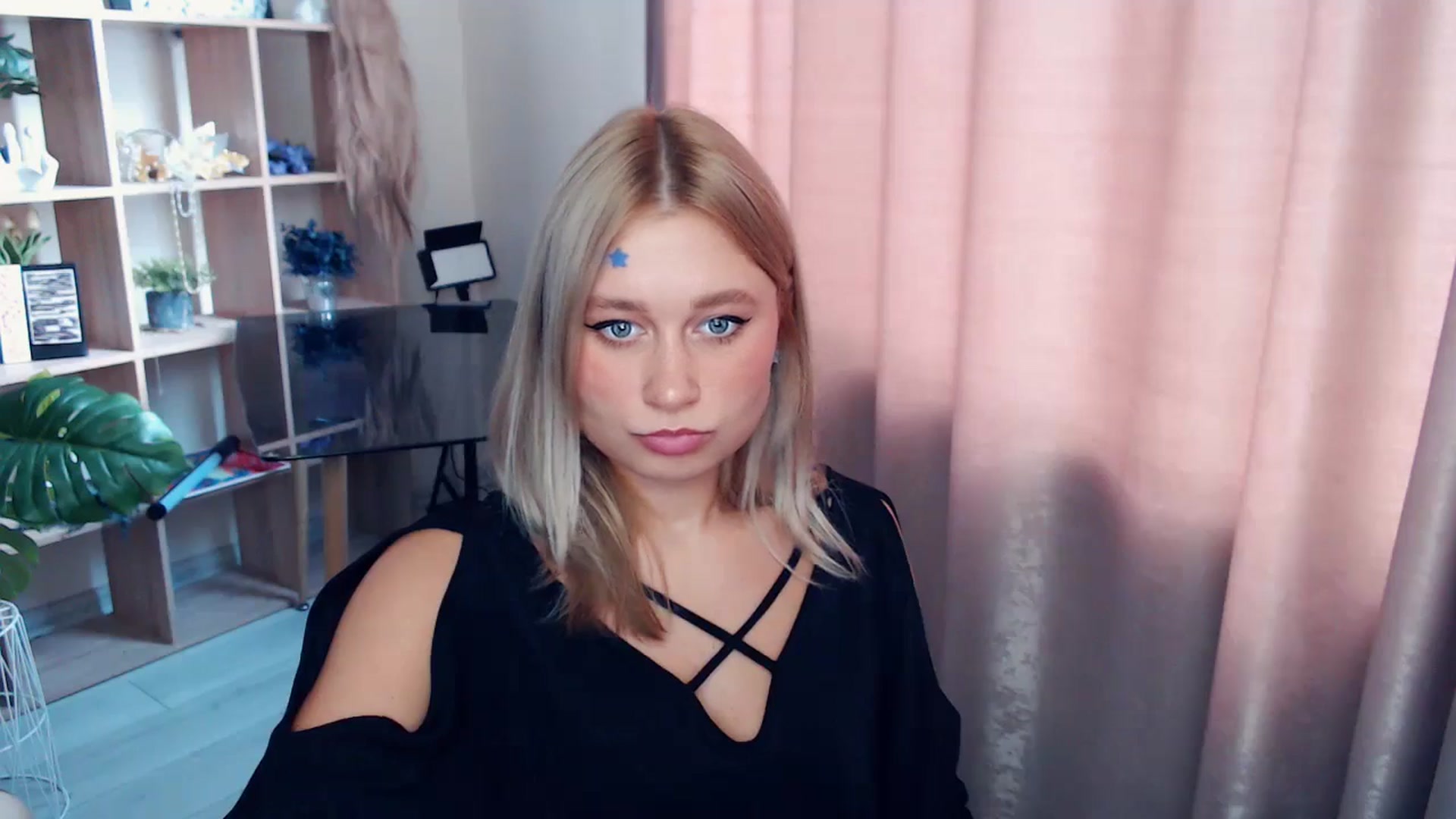 Gallery image thumbnail from Kukla_kolduna's myfreecams stream on, 11/15/2025, 11:21 image 5 of 20