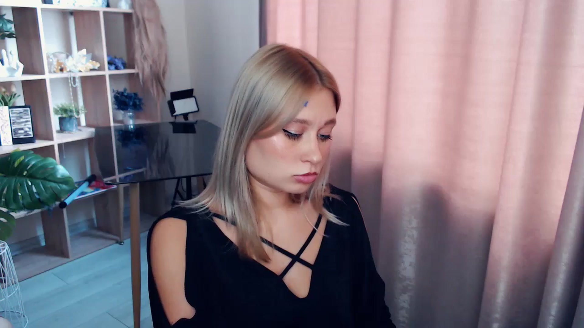 Gallery image thumbnail from Kukla_kolduna's myfreecams stream on, 11/15/2025, 11:21 image 9 of 20