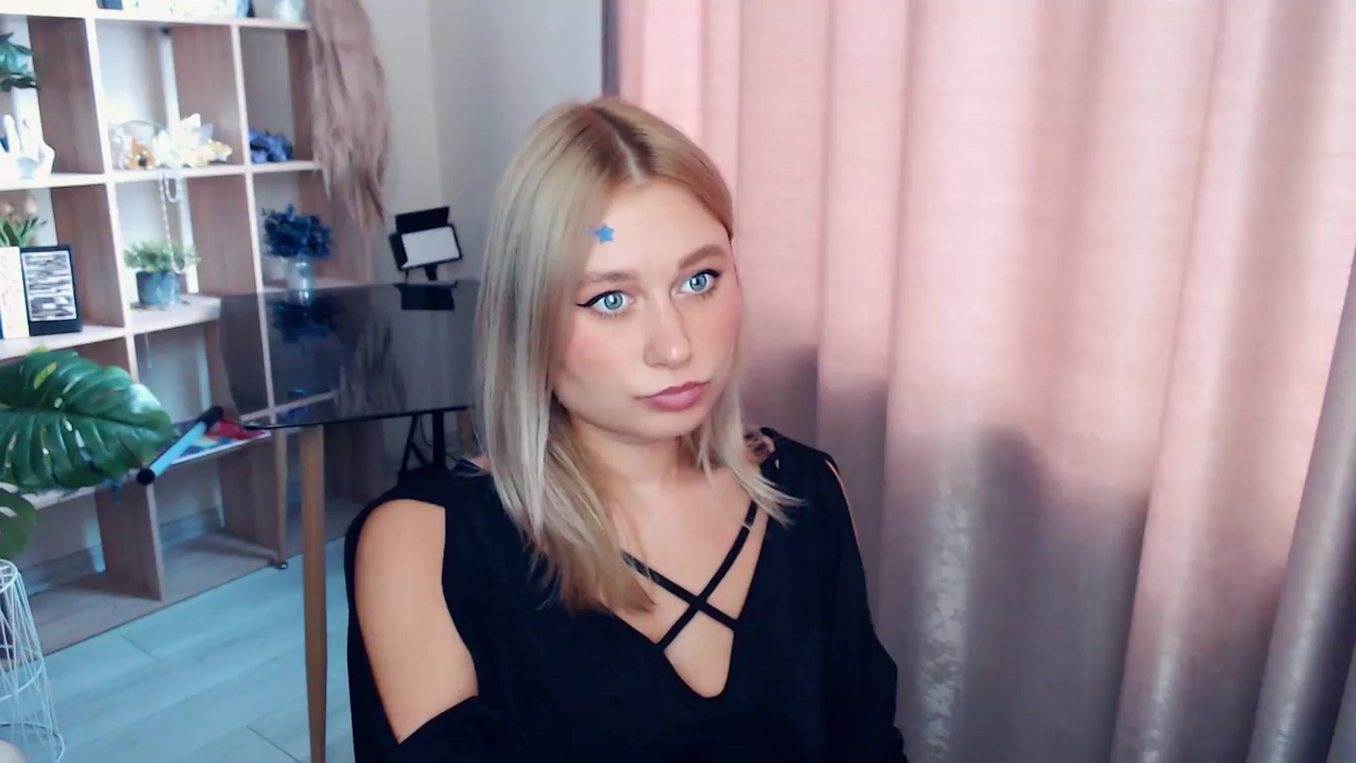 Gallery image thumbnail from Kukla_kolduna's myfreecams stream on, 11/15/2025, 11:21 image 2 of 20