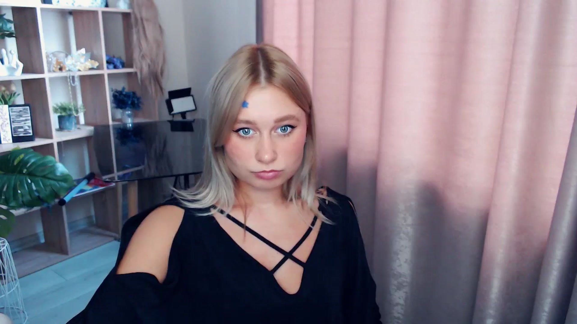 Gallery image thumbnail from Kukla_kolduna's myfreecams stream on, 11/15/2025, 11:21 image 13 of 20