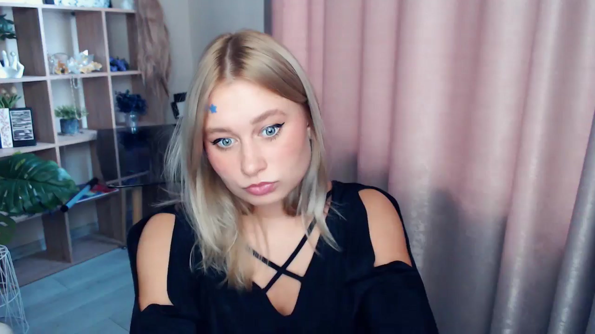 Gallery image thumbnail from Kukla_kolduna's myfreecams stream on, 11/15/2025, 11:21 image 19 of 20