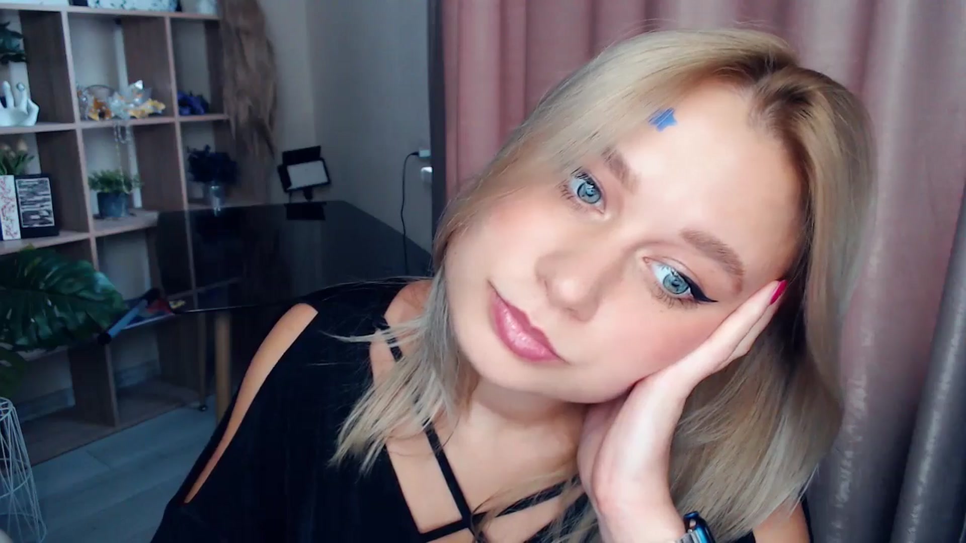 Gallery image thumbnail from Kukla_kolduna's myfreecams stream on, 11/15/2025, 13:17 image 3 of 20
