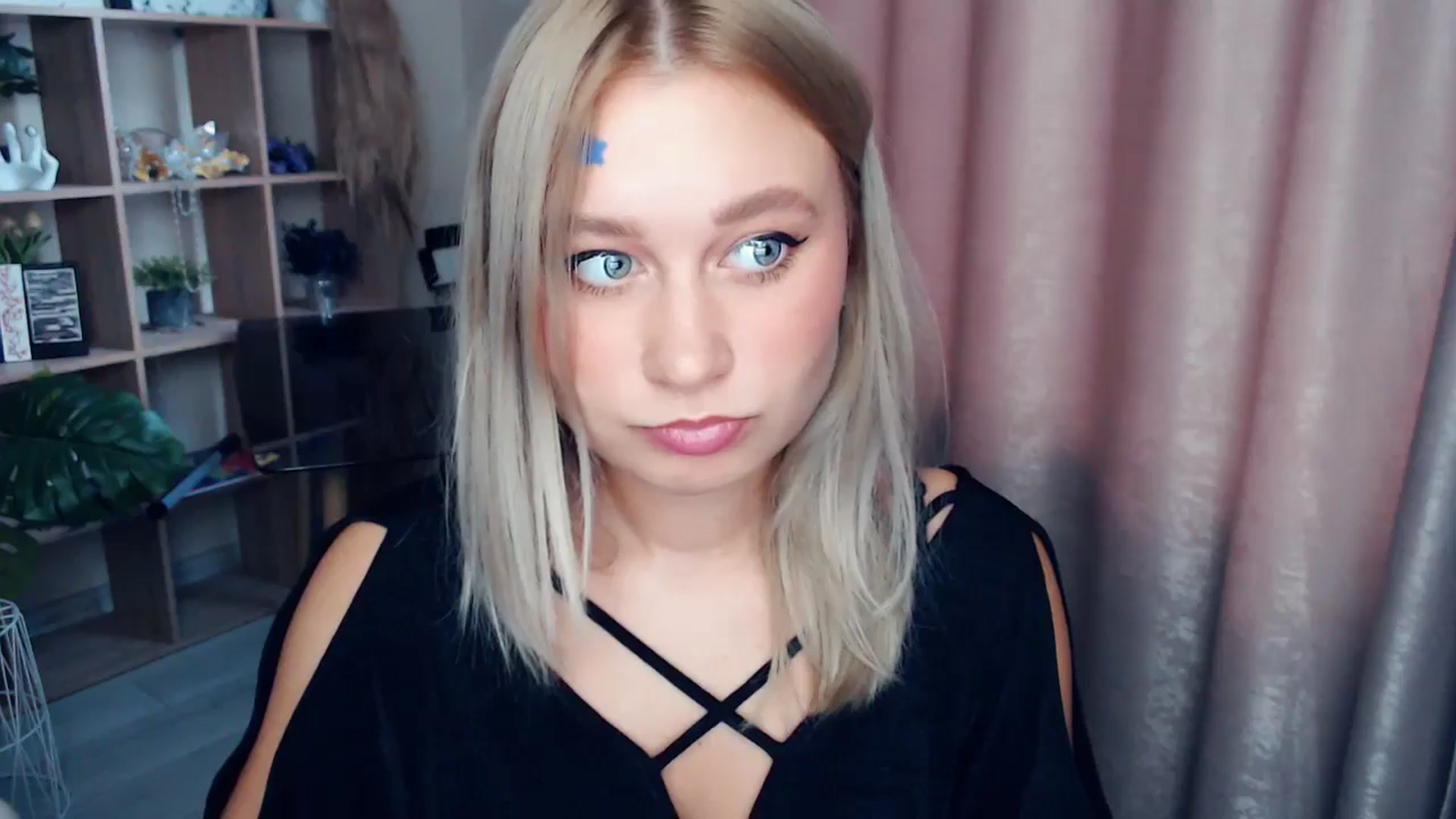 Gallery image thumbnail from Kukla_kolduna's myfreecams stream on, 11/15/2025, 13:17 image 7 of 20