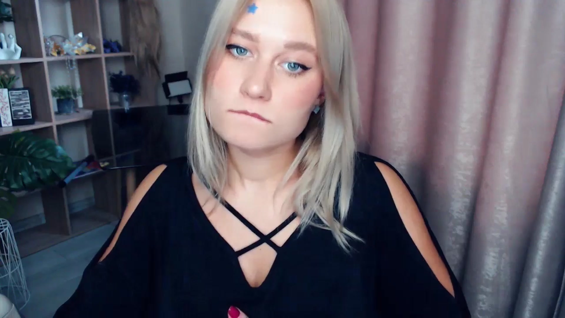 Gallery image thumbnail from Kukla_kolduna's myfreecams stream on, 11/15/2025, 13:17 image 9 of 20
