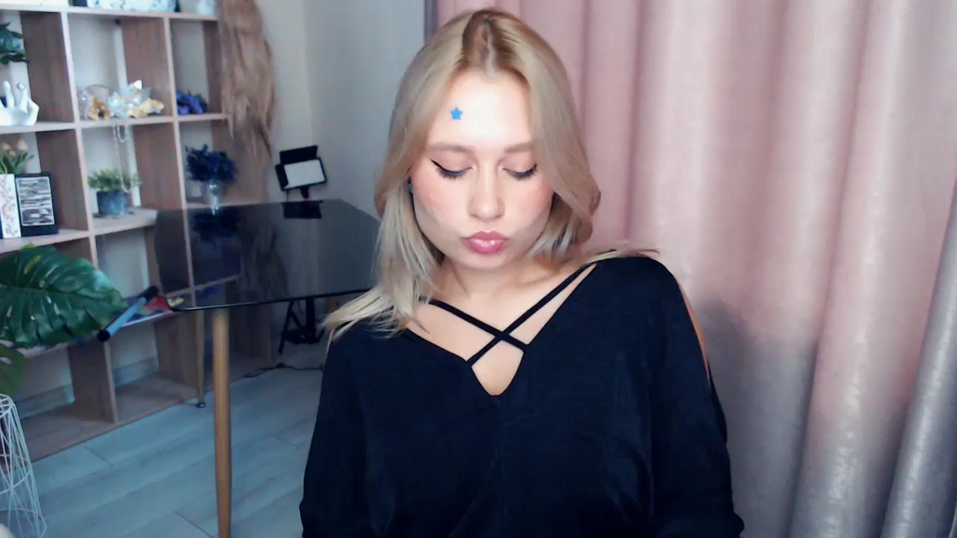 Gallery image thumbnail from Kukla_kolduna's myfreecams stream on, 11/15/2025, 13:17 image 2 of 20
