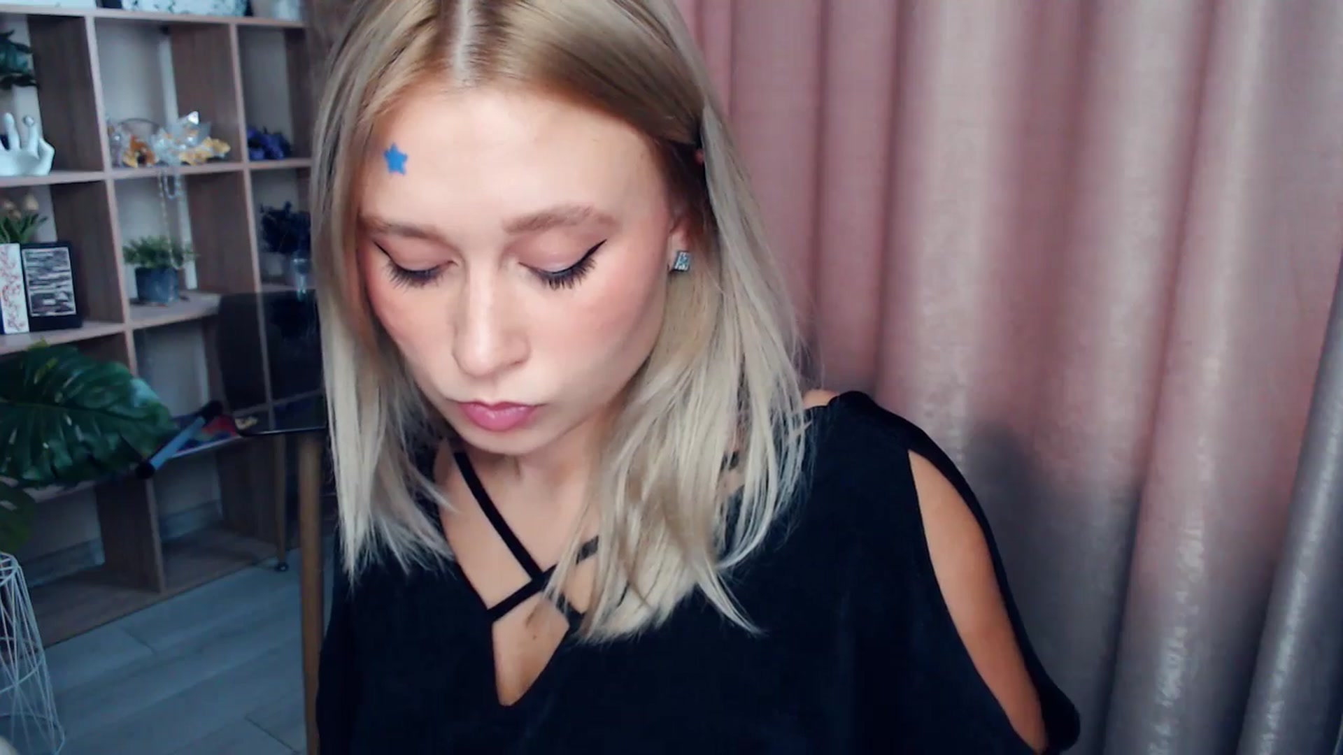 Gallery image thumbnail from Kukla_kolduna's myfreecams stream on, 11/15/2025, 13:17 image 6 of 20