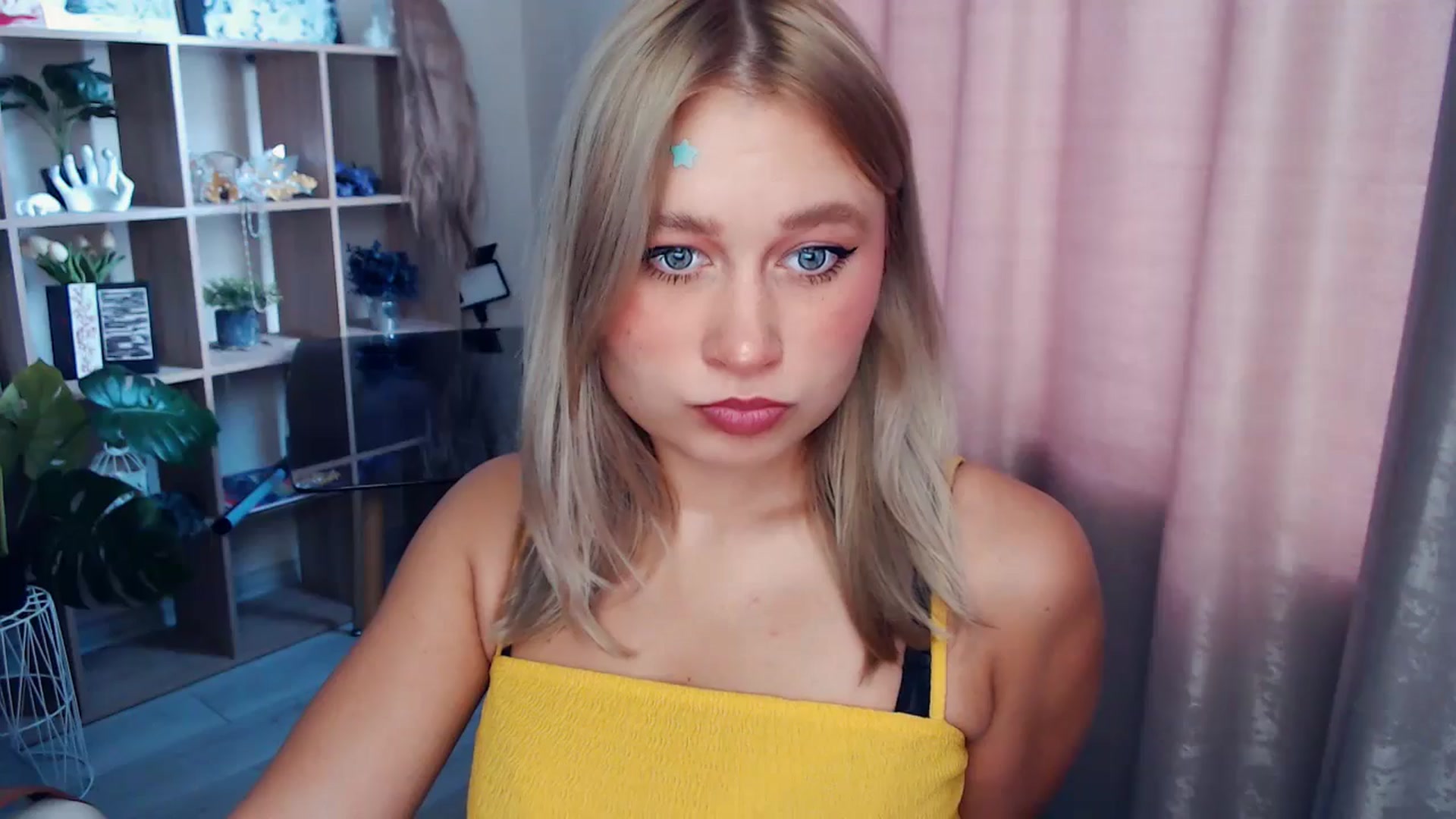 Gallery image thumbnail from Kukla_kolduna's myfreecams stream on, 11/16/2025, 08:07 image 14 of 20