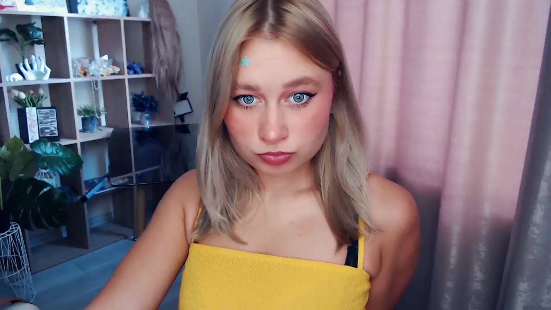 Gallery image thumbnail from Kukla_kolduna's myfreecams stream on, 11/16/2025, 08:07 image 13 of 20