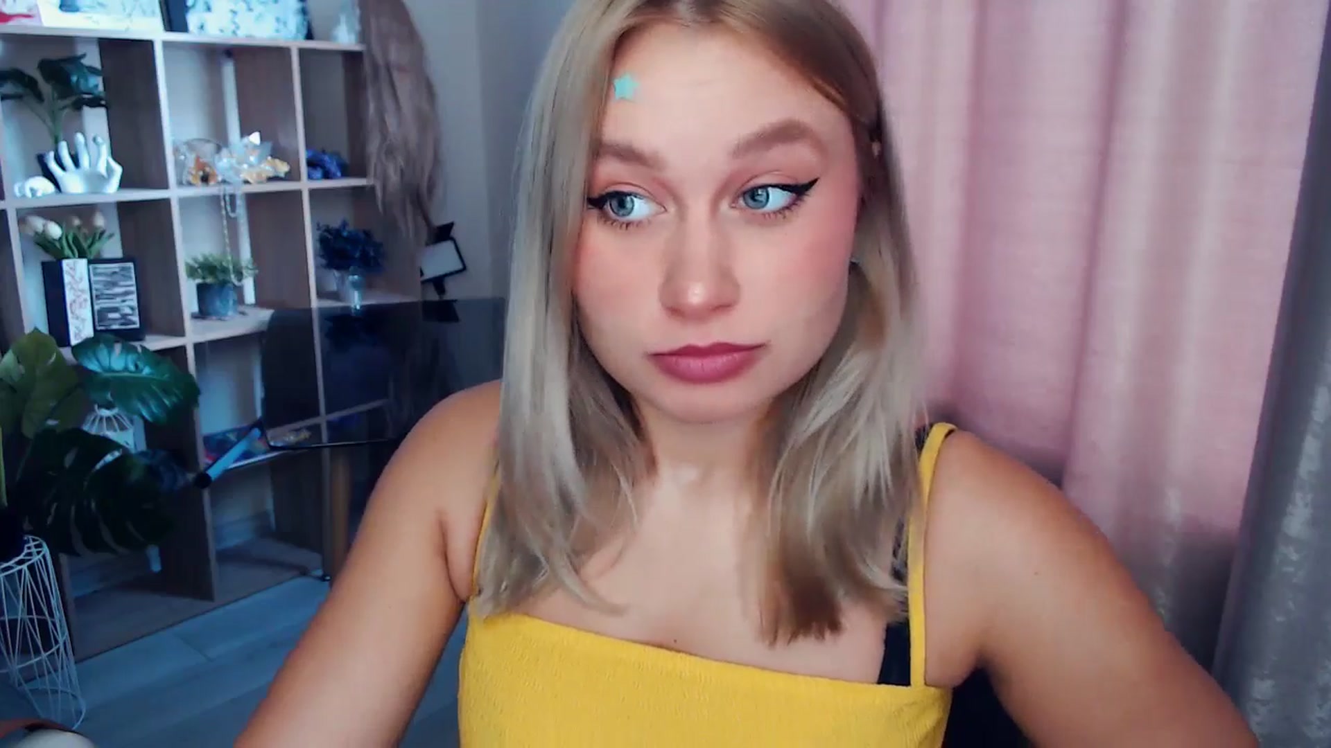 Gallery image thumbnail from Kukla_kolduna's myfreecams stream on, 11/16/2025, 08:07 image 5 of 20