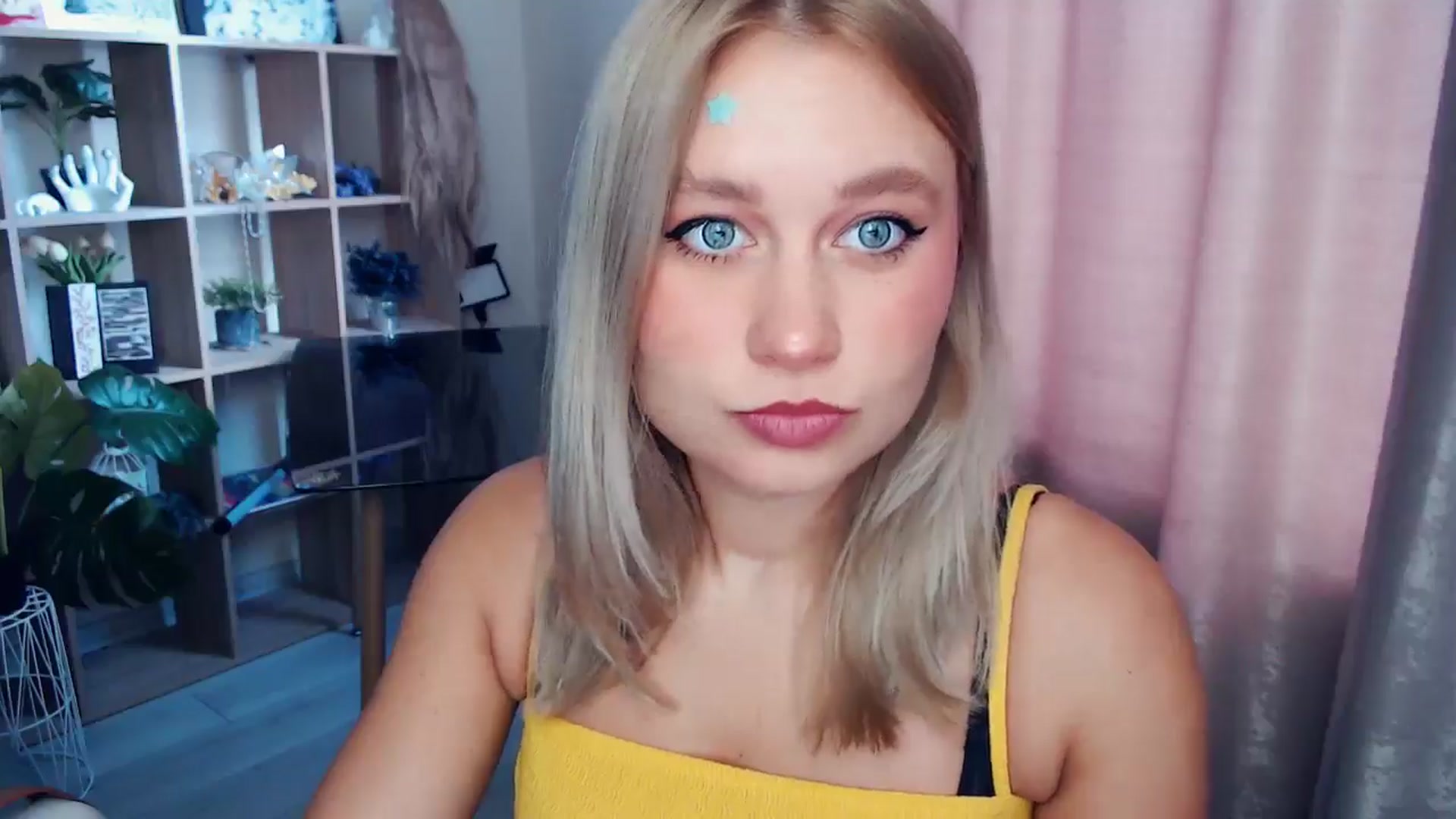 Gallery image thumbnail from Kukla_kolduna's myfreecams stream on, 11/16/2025, 08:07 image 3 of 20