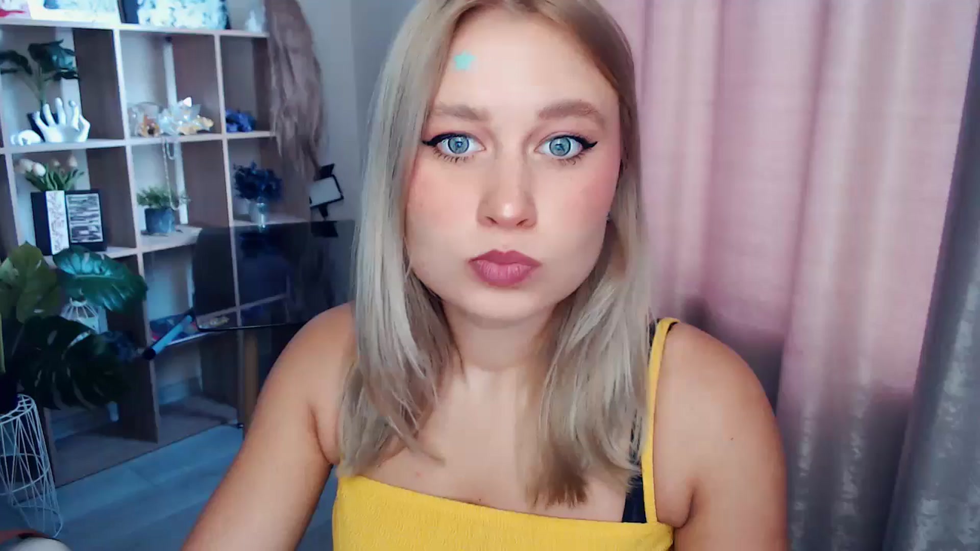Gallery image thumbnail from Kukla_kolduna's myfreecams stream on, 11/16/2025, 08:07 image 1 of 20