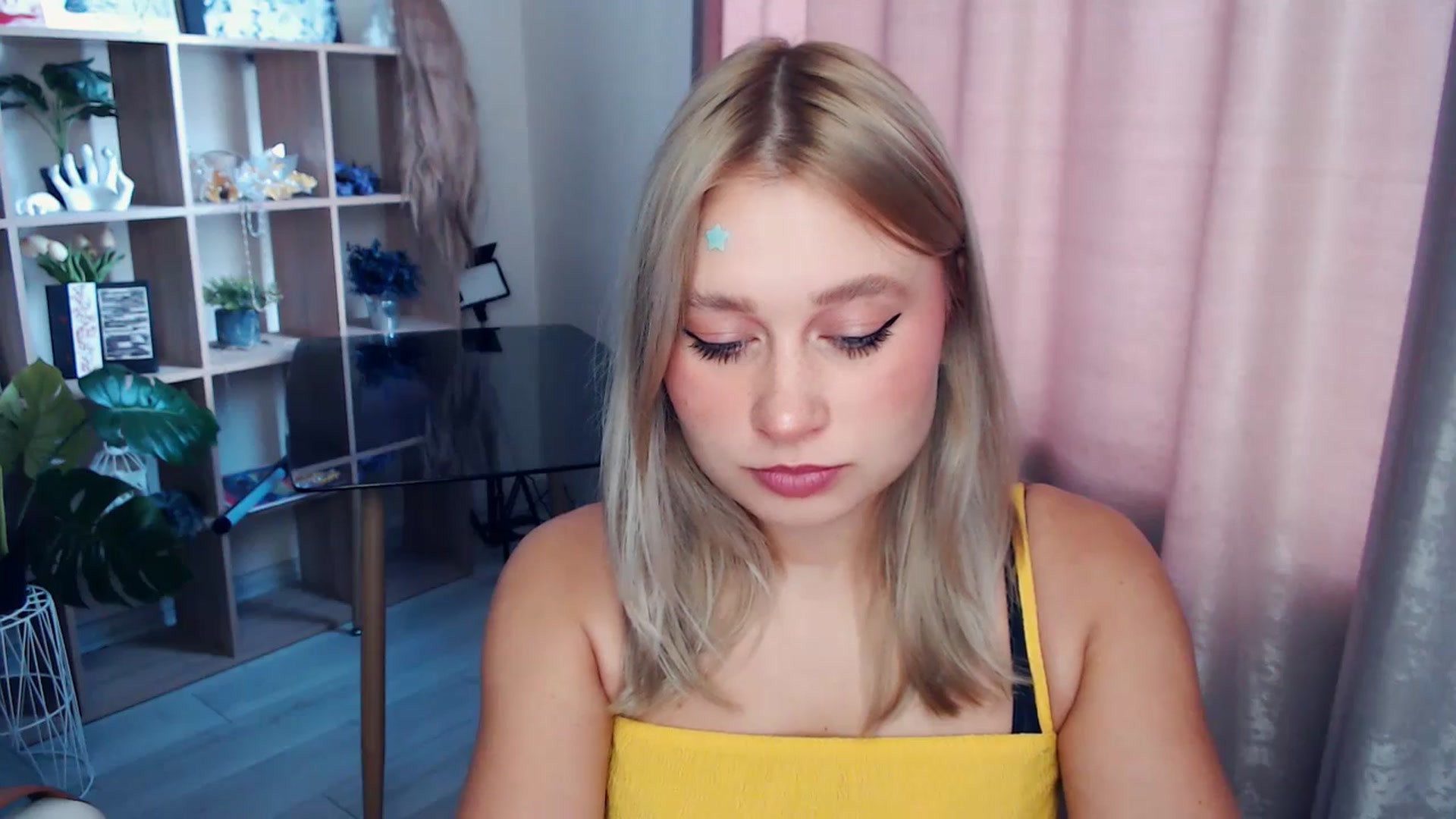 Gallery image thumbnail from Kukla_kolduna's myfreecams stream on, 11/16/2025, 08:07 image 16 of 20