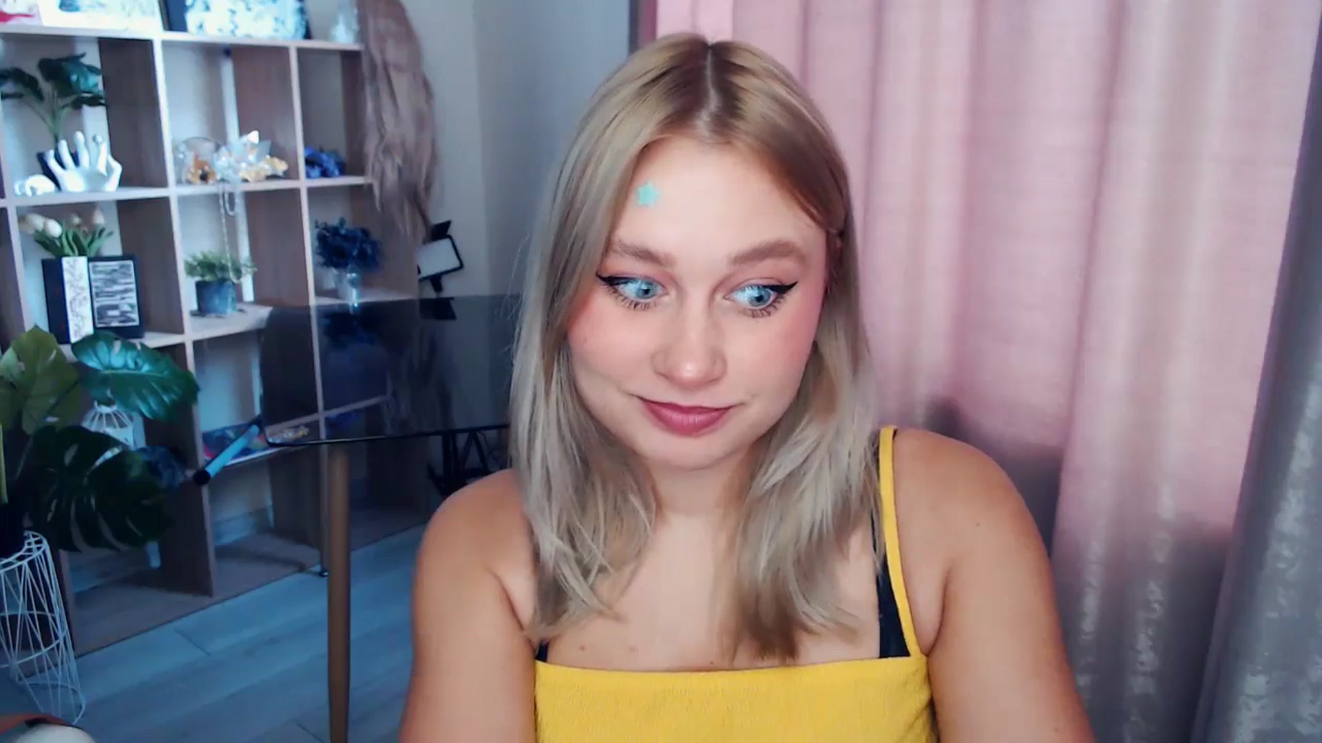 Gallery image thumbnail from Kukla_kolduna's myfreecams stream on, 11/16/2025, 08:07 image 7 of 20