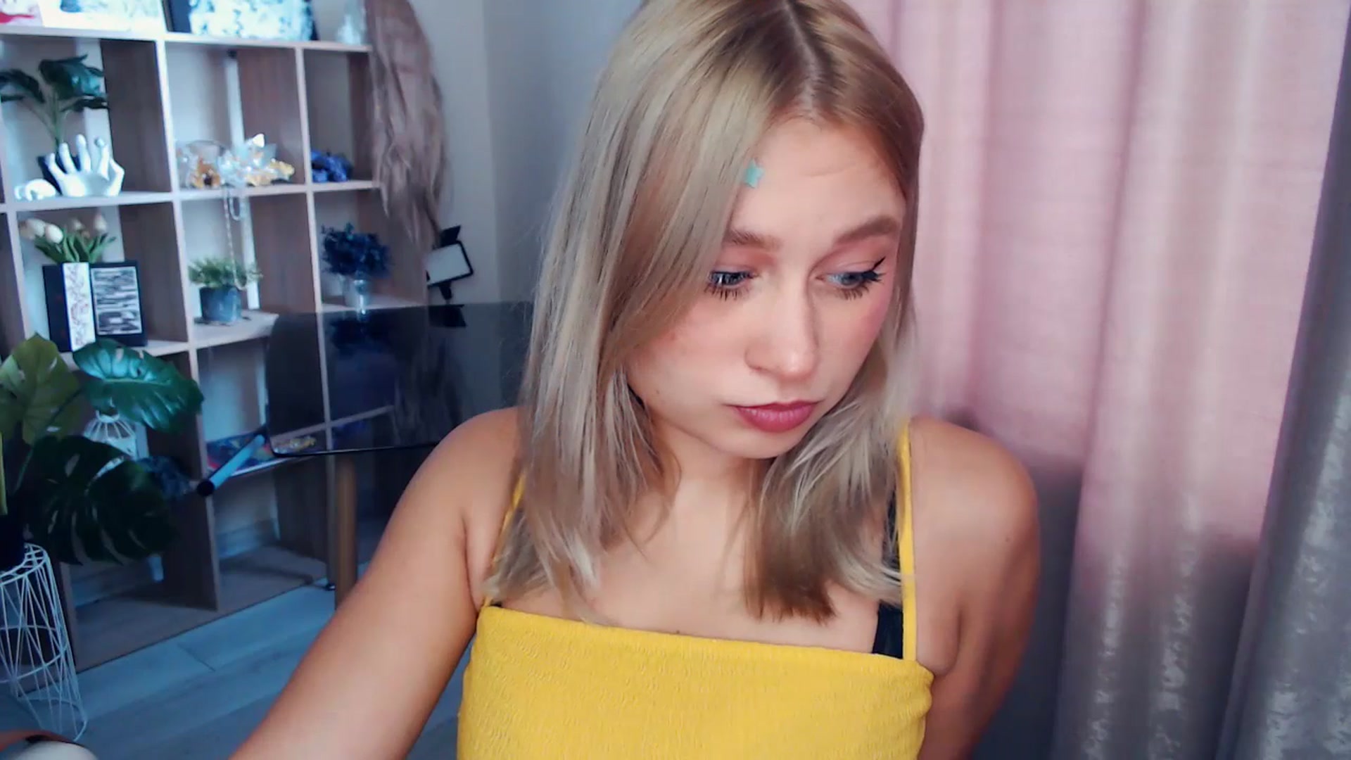 Gallery image thumbnail from Kukla_kolduna's myfreecams stream on, 11/16/2025, 08:07 image 11 of 20