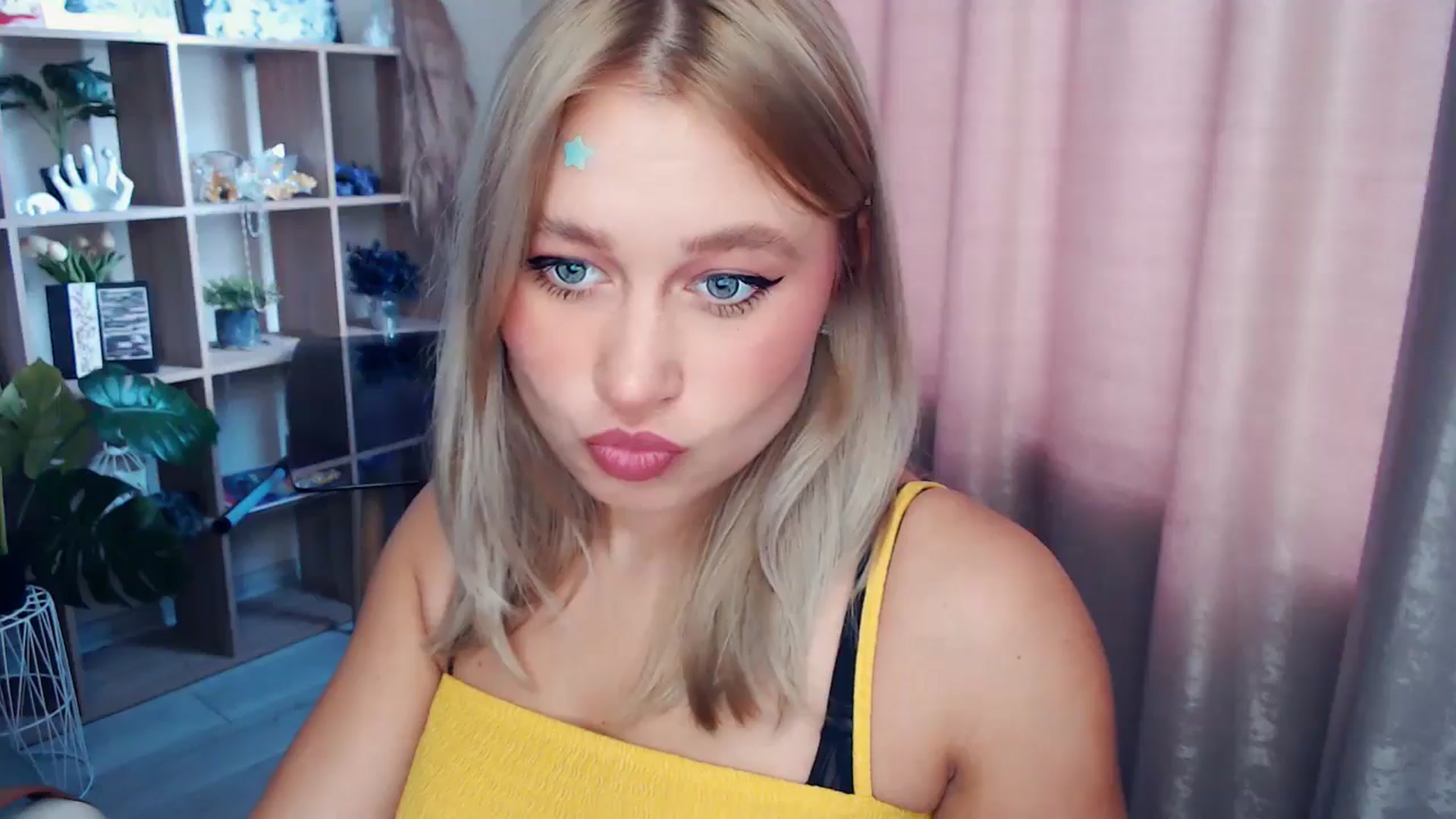 Gallery image thumbnail from Kukla_kolduna's myfreecams stream on, 11/16/2025, 08:07 image 17 of 20