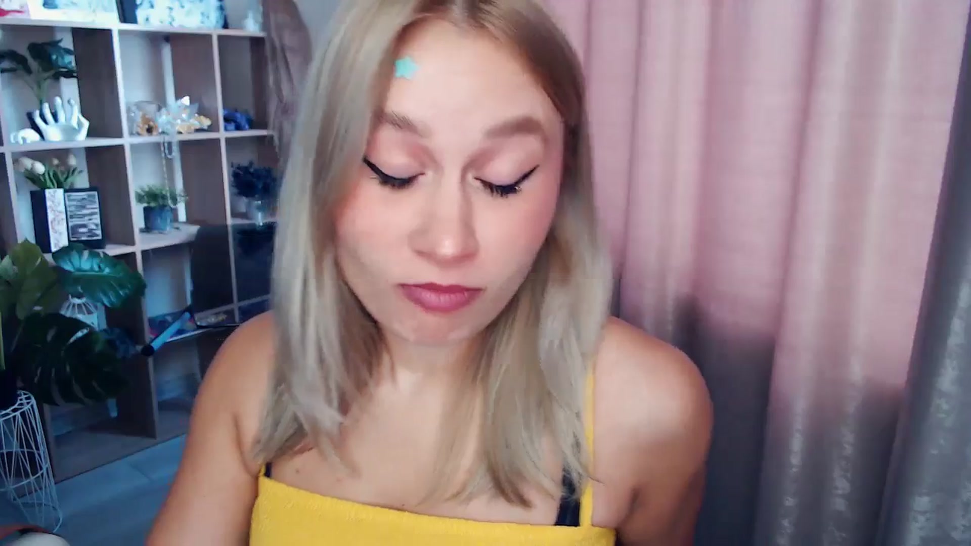Gallery image thumbnail from Kukla_kolduna's myfreecams stream on, 11/16/2025, 08:07 image 15 of 20