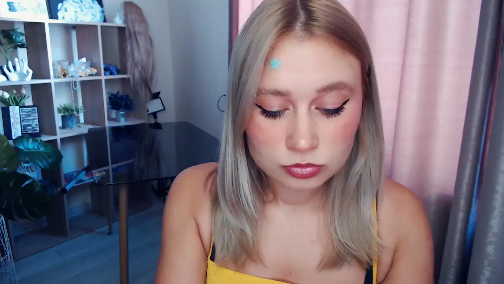 Gallery image thumbnail from Kukla_kolduna's myfreecams stream on, 11/16/2025, 08:58 image 7 of 20