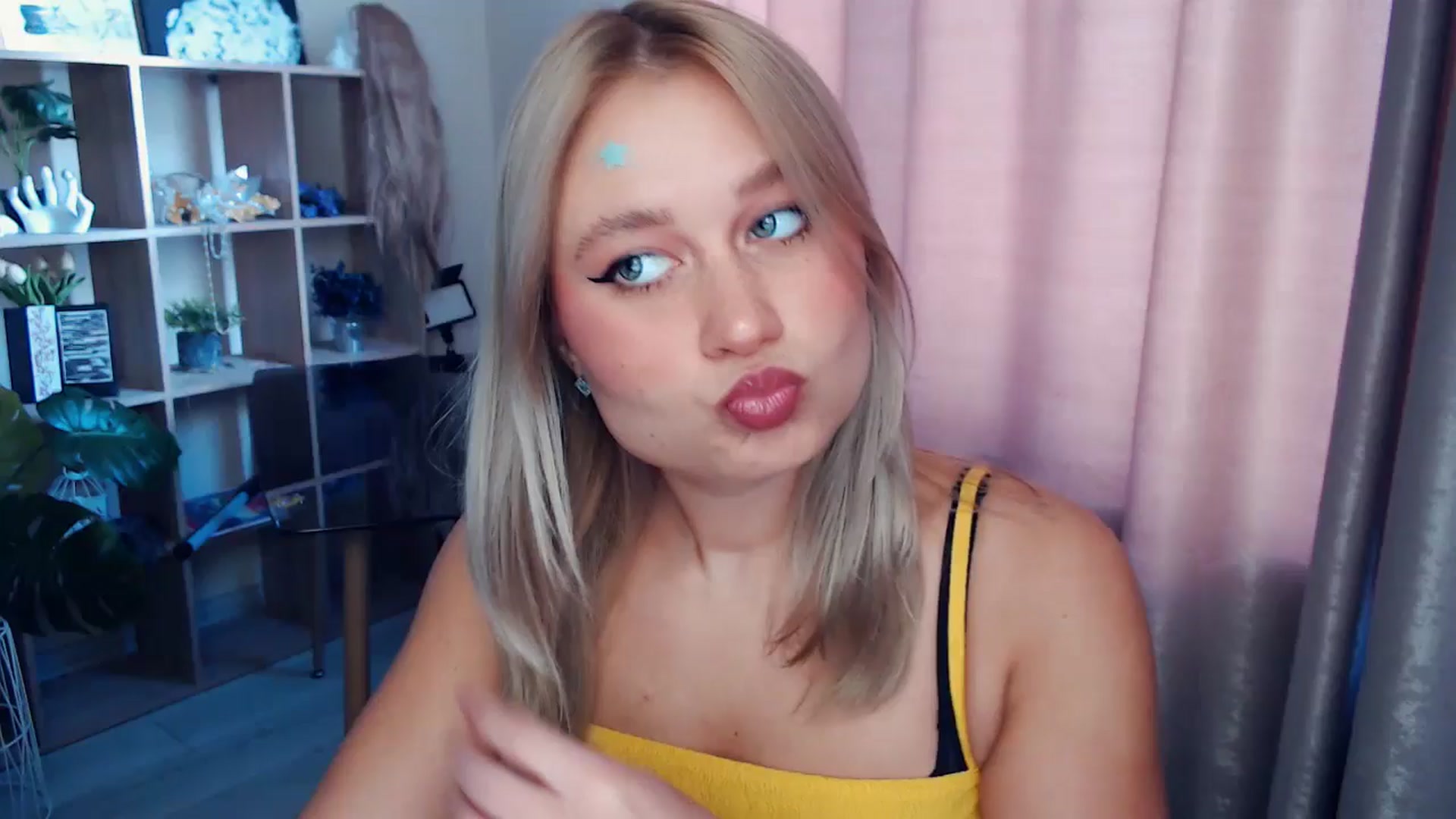 Gallery image thumbnail from Kukla_kolduna's myfreecams stream on, 11/16/2025, 08:58 image 3 of 20